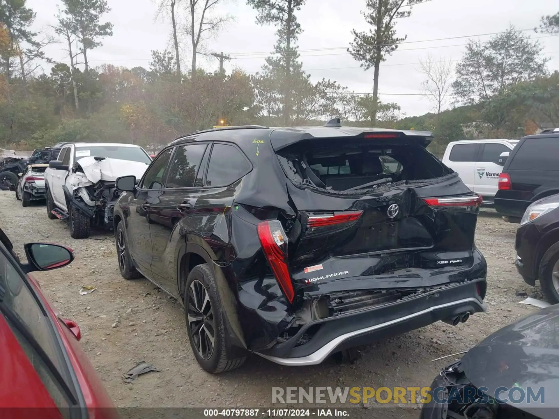 14 Photograph of a damaged car 5TDLZRBH0NS241605 TOYOTA HIGHLANDER 2022