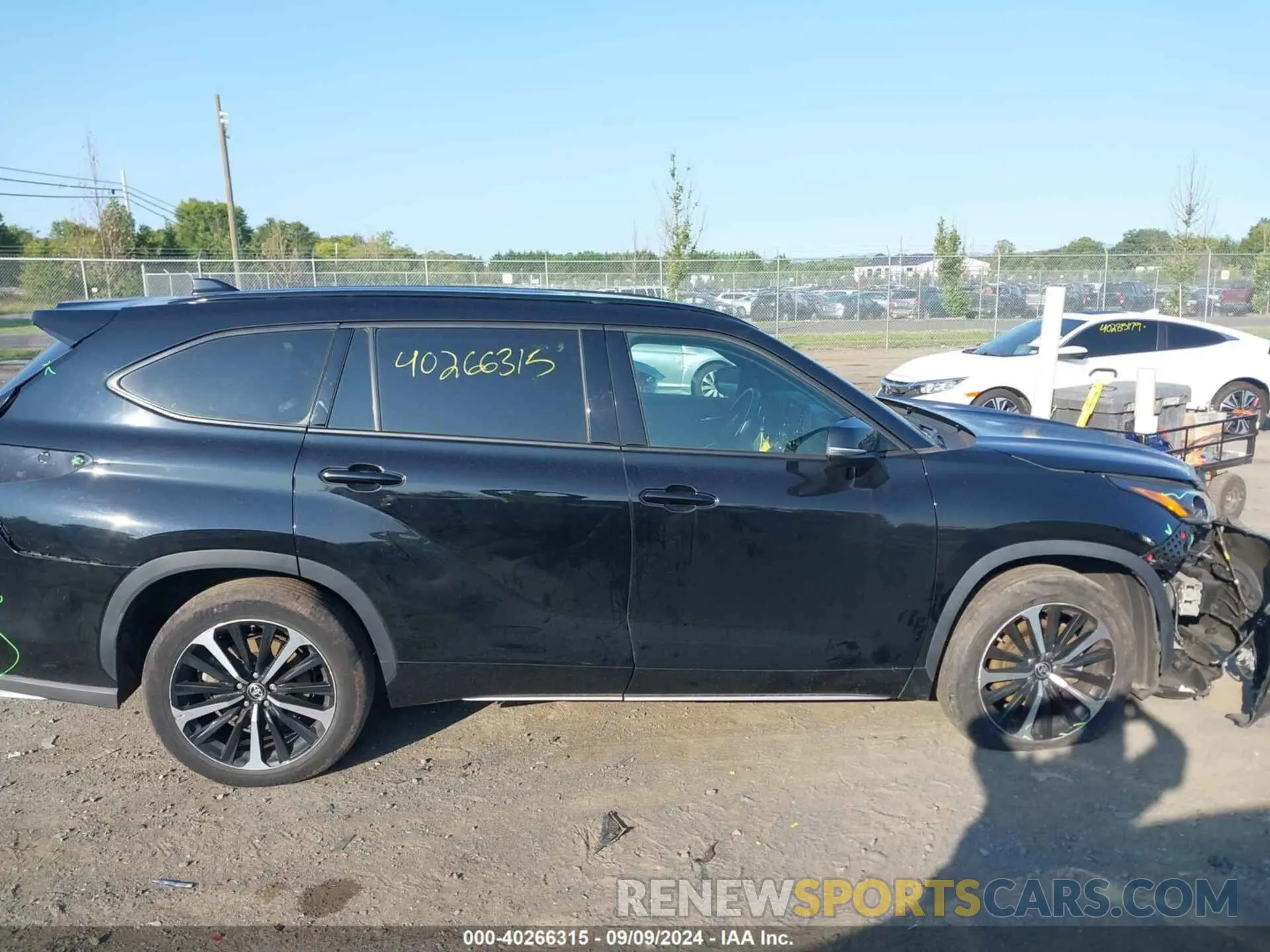 13 Photograph of a damaged car 5TDLZRBH1NS209276 TOYOTA HIGHLANDER 2022