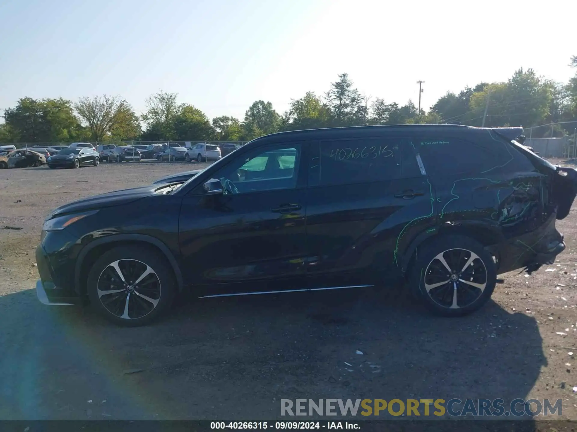 14 Photograph of a damaged car 5TDLZRBH1NS209276 TOYOTA HIGHLANDER 2022