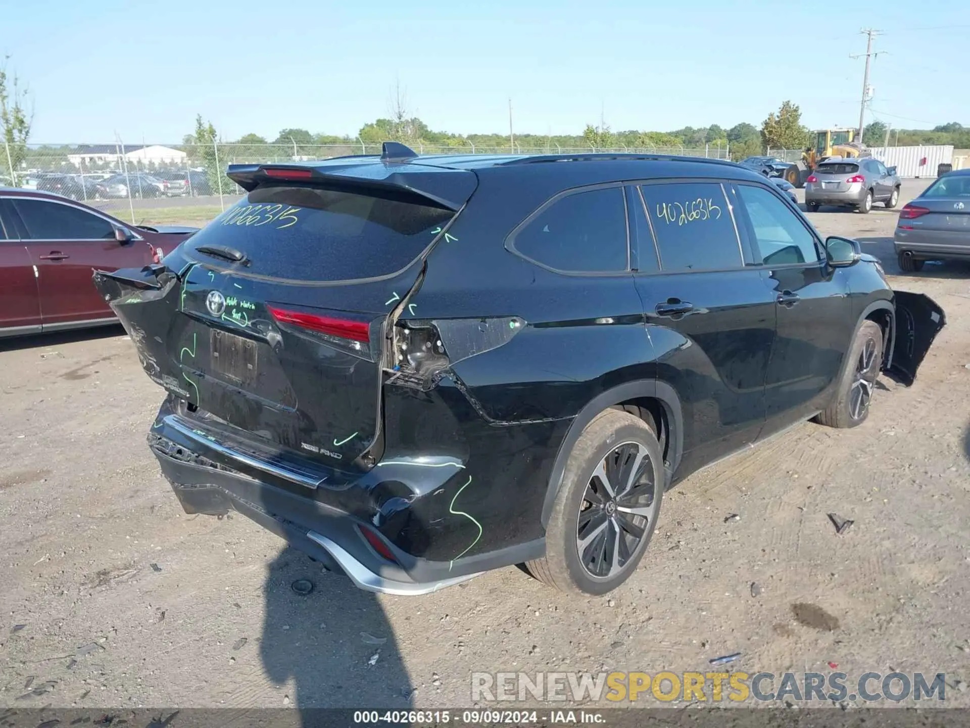 4 Photograph of a damaged car 5TDLZRBH1NS209276 TOYOTA HIGHLANDER 2022