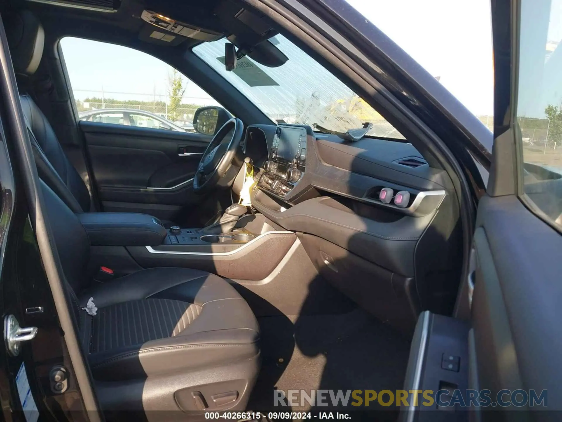 5 Photograph of a damaged car 5TDLZRBH1NS209276 TOYOTA HIGHLANDER 2022