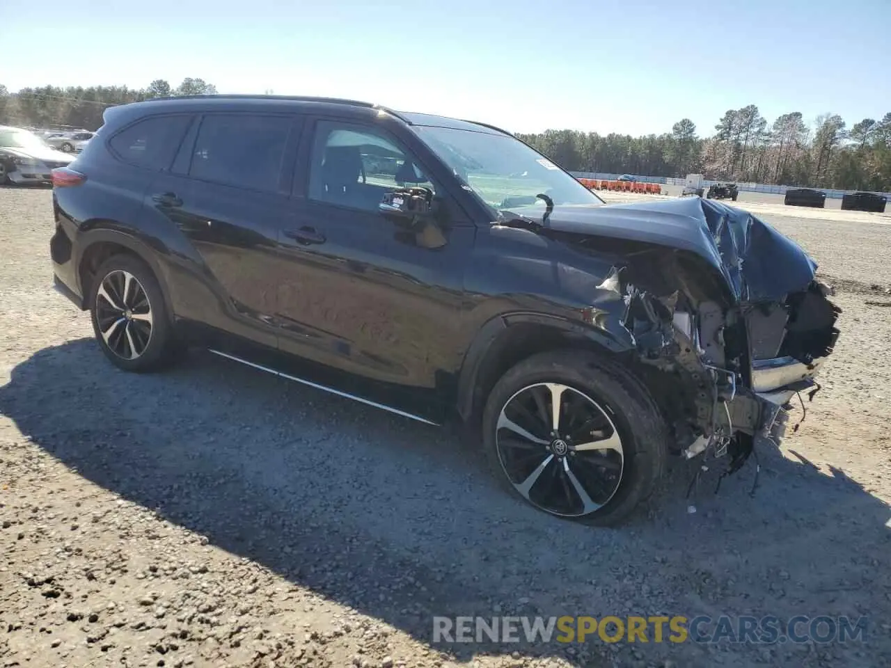 4 Photograph of a damaged car 5TDLZRBH1NS219371 TOYOTA HIGHLANDER 2022
