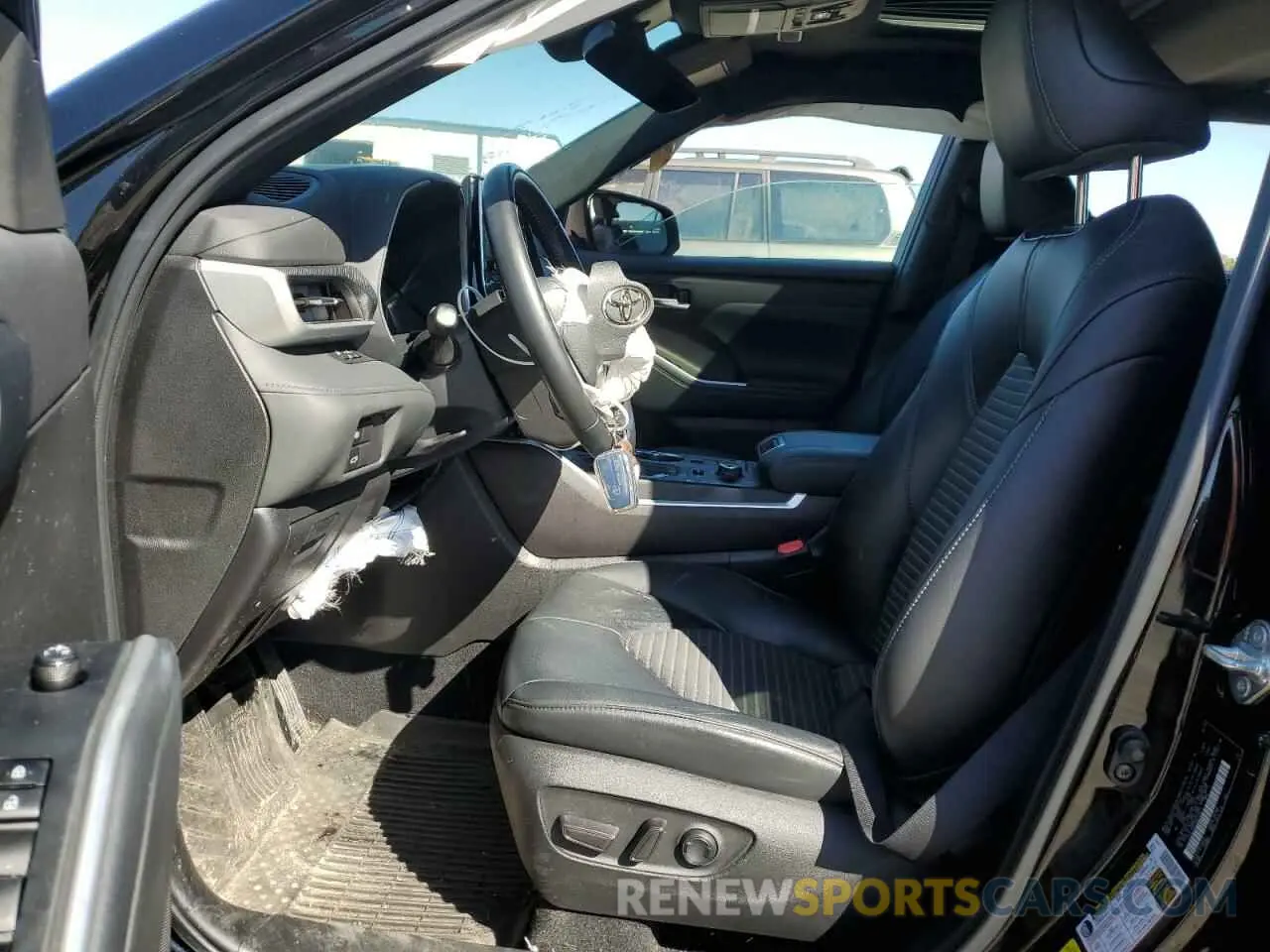 7 Photograph of a damaged car 5TDLZRBH1NS219371 TOYOTA HIGHLANDER 2022
