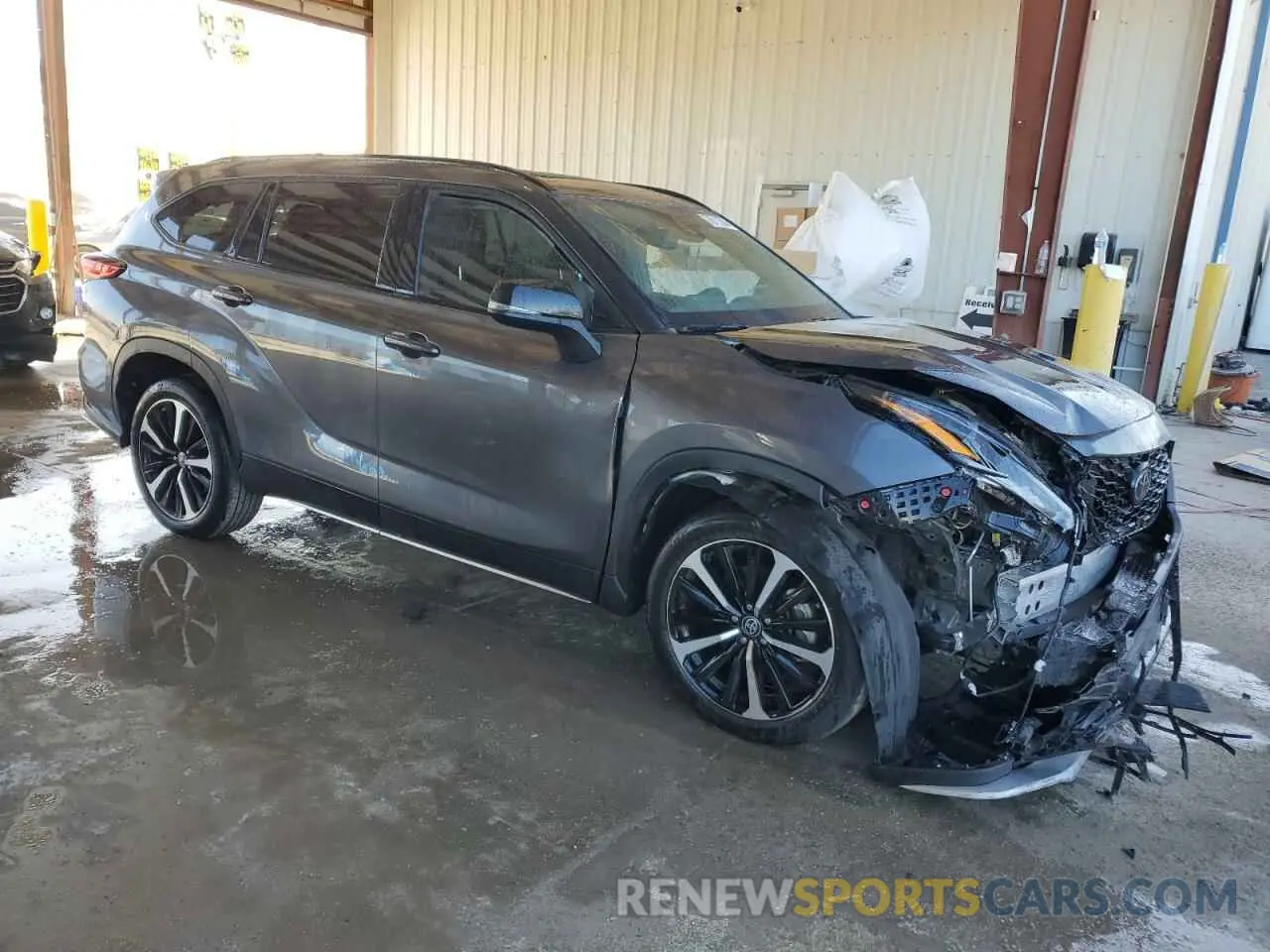 4 Photograph of a damaged car 5TDLZRBH1NS250023 TOYOTA HIGHLANDER 2022