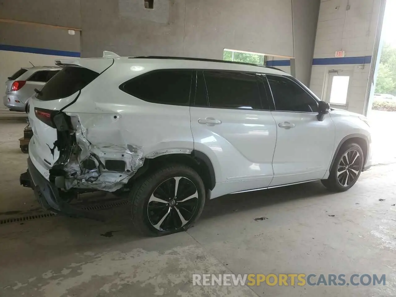 3 Photograph of a damaged car 5TDLZRBH2NS206872 TOYOTA HIGHLANDER 2022