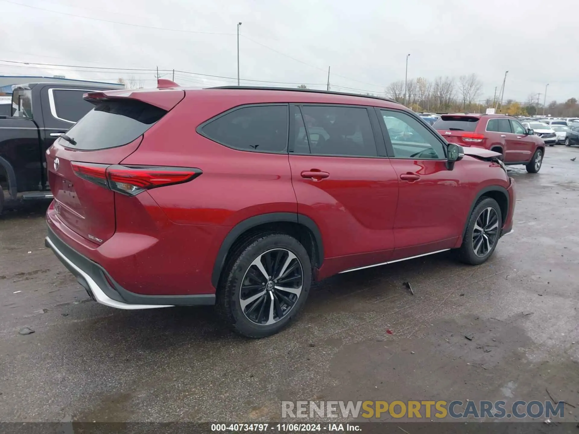 4 Photograph of a damaged car 5TDLZRBH3NS205651 TOYOTA HIGHLANDER 2022