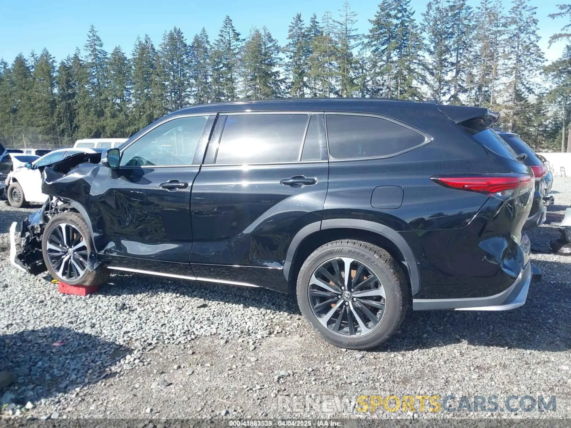 14 Photograph of a damaged car 5TDLZRBH5NS174872 TOYOTA HIGHLANDER 2022