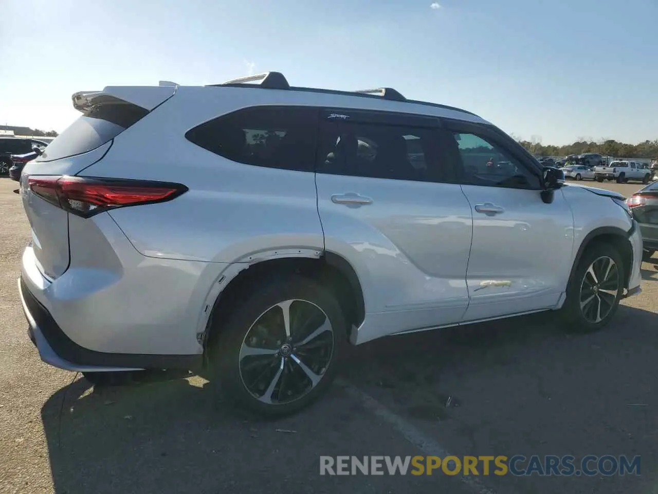 3 Photograph of a damaged car 5TDLZRBH7NS195870 TOYOTA HIGHLANDER 2022