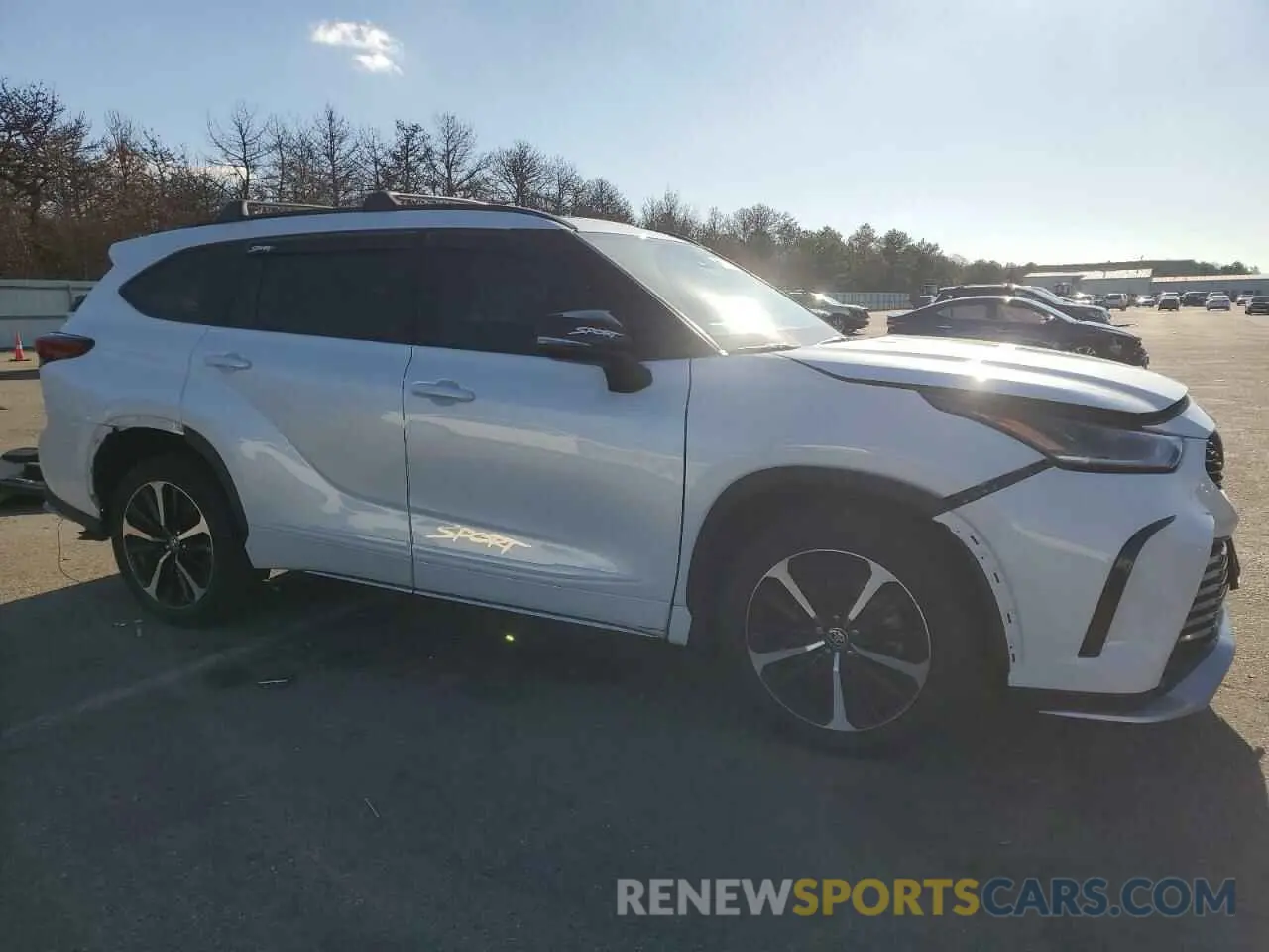 4 Photograph of a damaged car 5TDLZRBH7NS195870 TOYOTA HIGHLANDER 2022