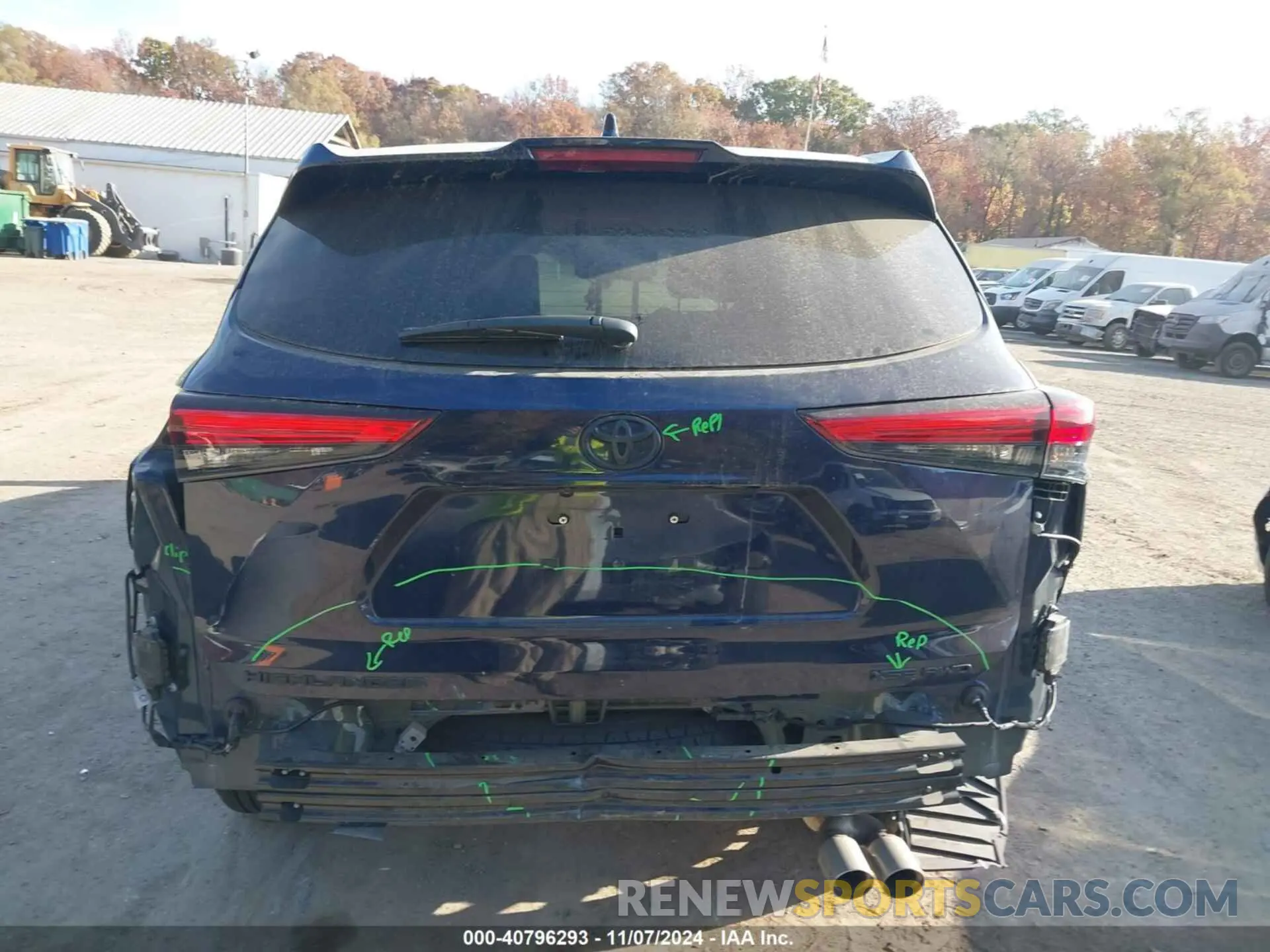 17 Photograph of a damaged car 5TDLZRBH7NS243951 TOYOTA HIGHLANDER 2022