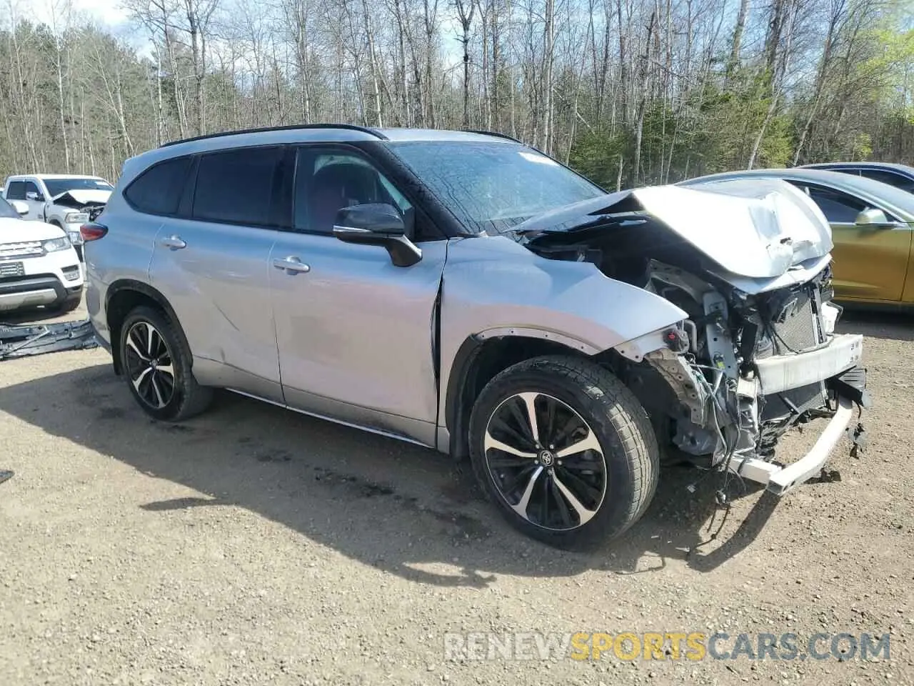 4 Photograph of a damaged car 5TDLZRBH8NS251475 TOYOTA HIGHLANDER 2022