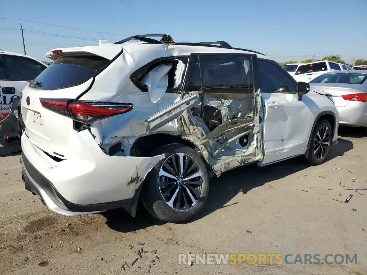 3 Photograph of a damaged car 5TDLZRBHXNS183647 TOYOTA HIGHLANDER 2022