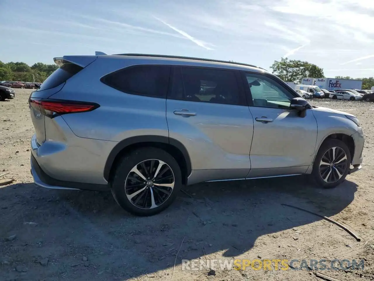 3 Photograph of a damaged car 5TDLZRBHXNS244110 TOYOTA HIGHLANDER 2022
