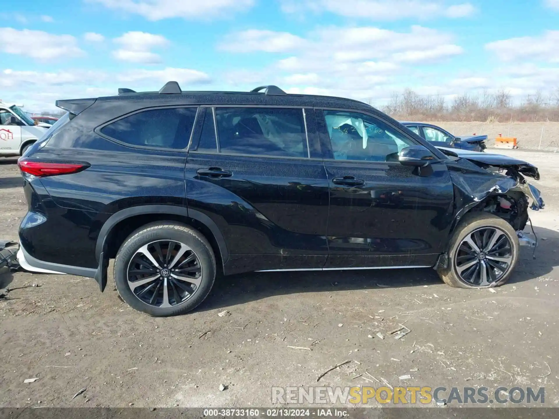 12 Photograph of a damaged car 5TDLZRBHXNS254393 TOYOTA HIGHLANDER 2022