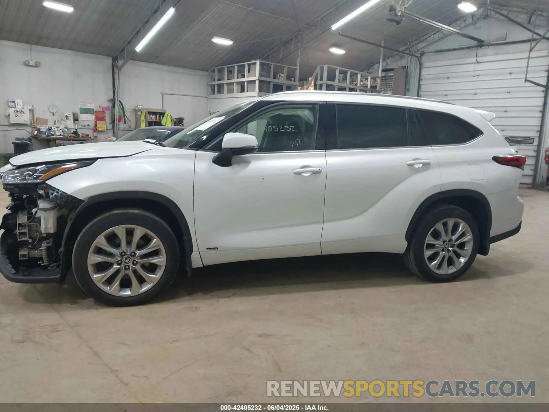 14 Photograph of a damaged car 5TDXBRCH3NS552613 TOYOTA HIGHLANDER 2022
