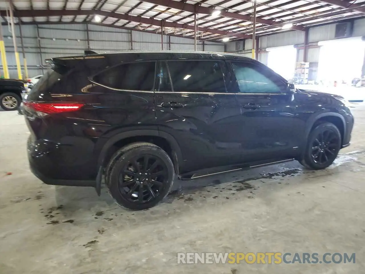 3 Photograph of a damaged car 5TDXBRCHXNS537770 TOYOTA HIGHLANDER 2022