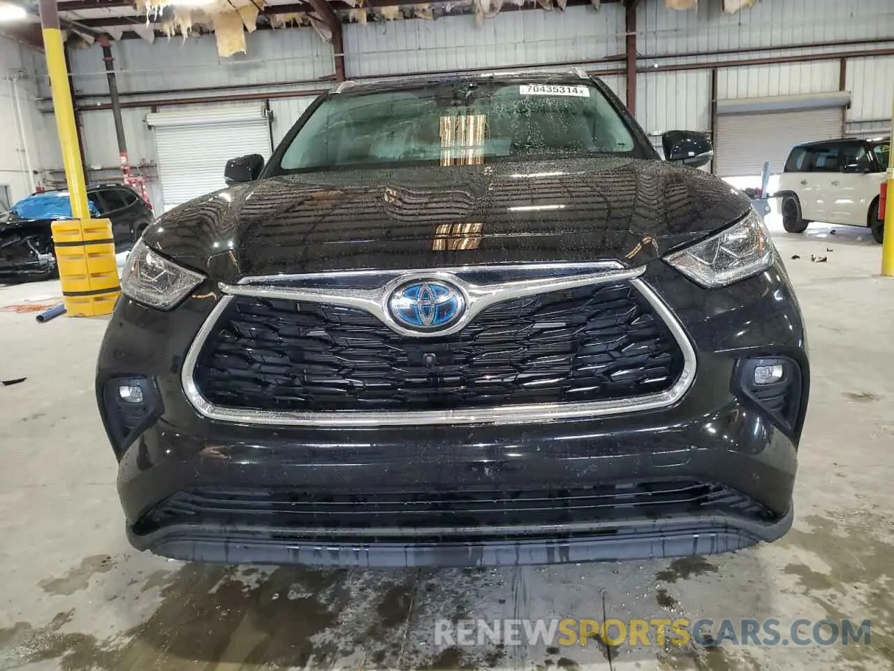5 Photograph of a damaged car 5TDXBRCHXNS537770 TOYOTA HIGHLANDER 2022