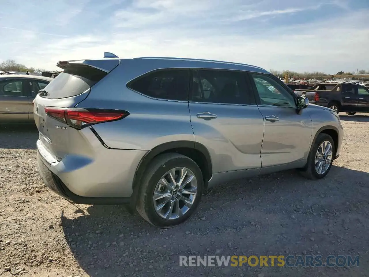 3 Photograph of a damaged car 5TDXBRCHXNS558781 TOYOTA HIGHLANDER 2022