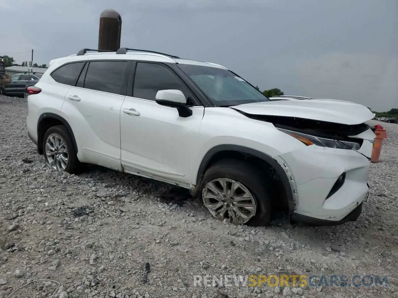 4 Photograph of a damaged car 5TDYZRAH1NS117138 TOYOTA HIGHLANDER 2022