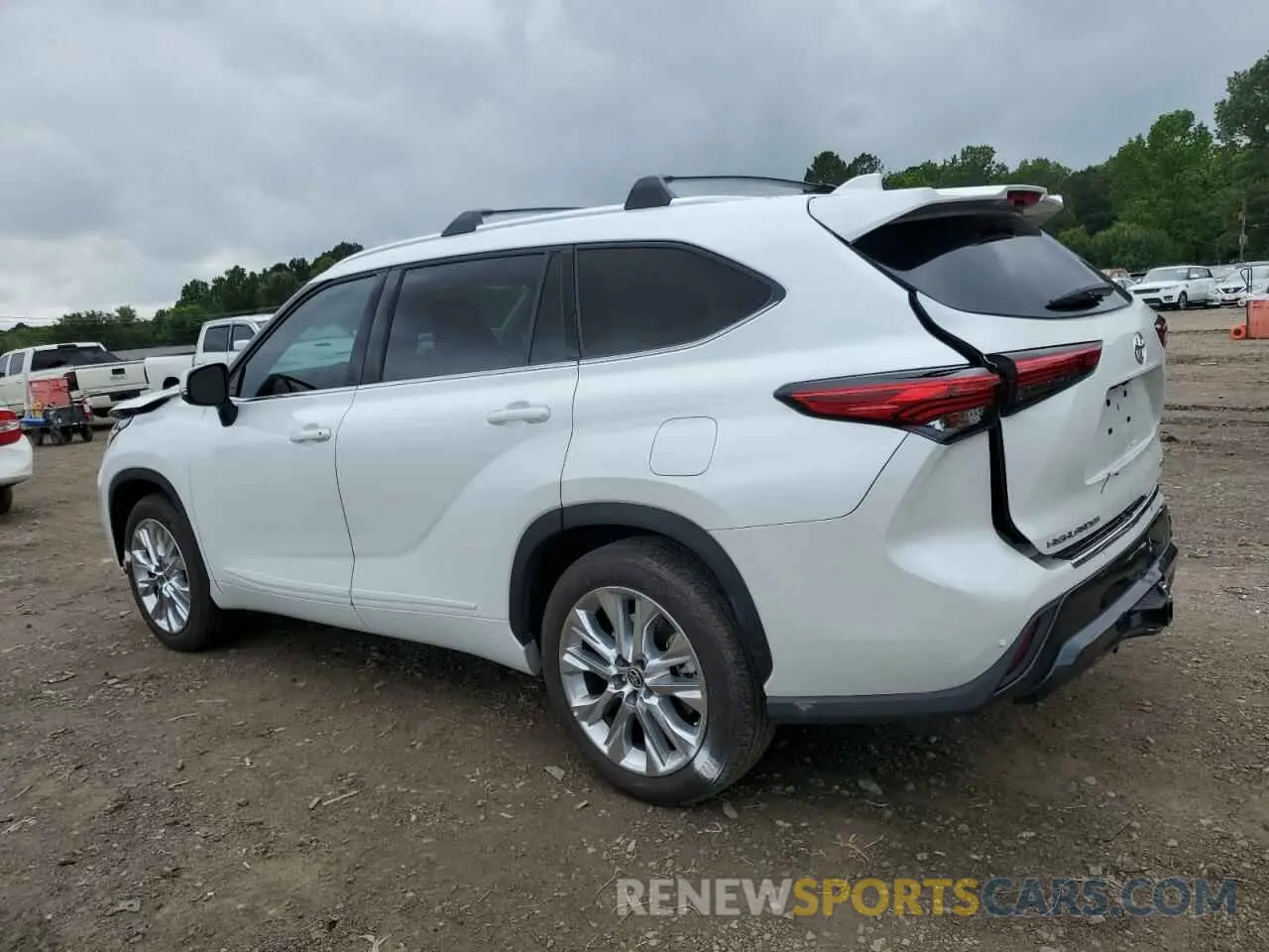 2 Photograph of a damaged car 5TDYZRAH6NS132590 TOYOTA HIGHLANDER 2022