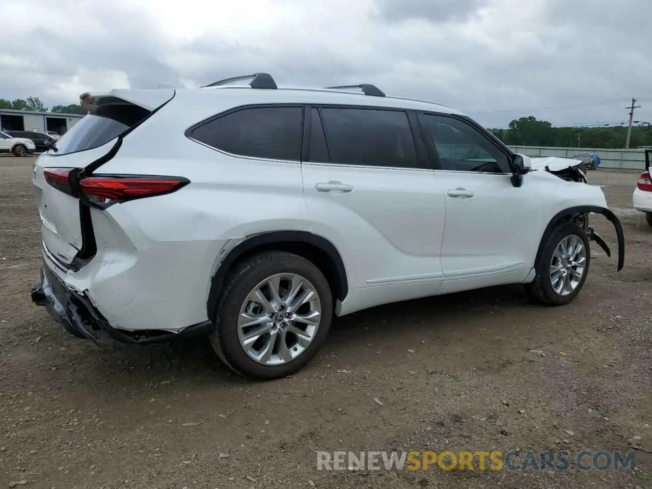 3 Photograph of a damaged car 5TDYZRAH6NS132590 TOYOTA HIGHLANDER 2022