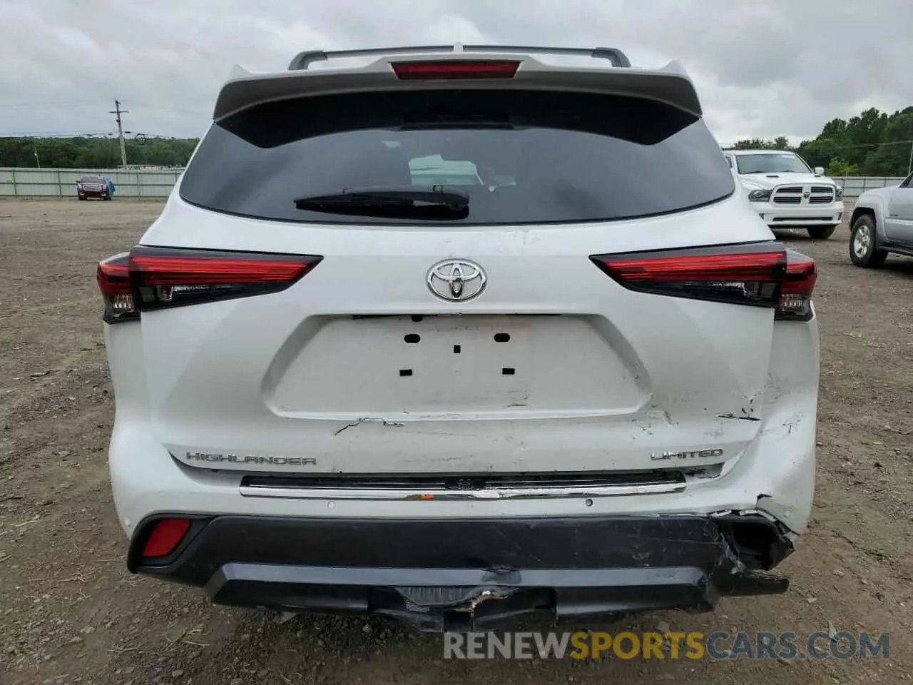 6 Photograph of a damaged car 5TDYZRAH6NS132590 TOYOTA HIGHLANDER 2022