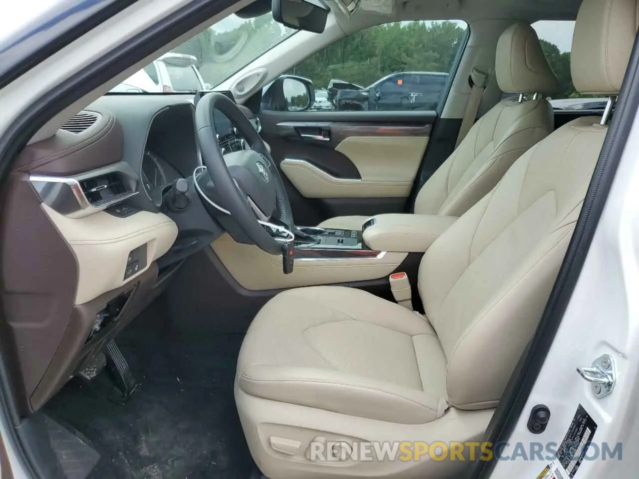 7 Photograph of a damaged car 5TDYZRAH6NS132590 TOYOTA HIGHLANDER 2022