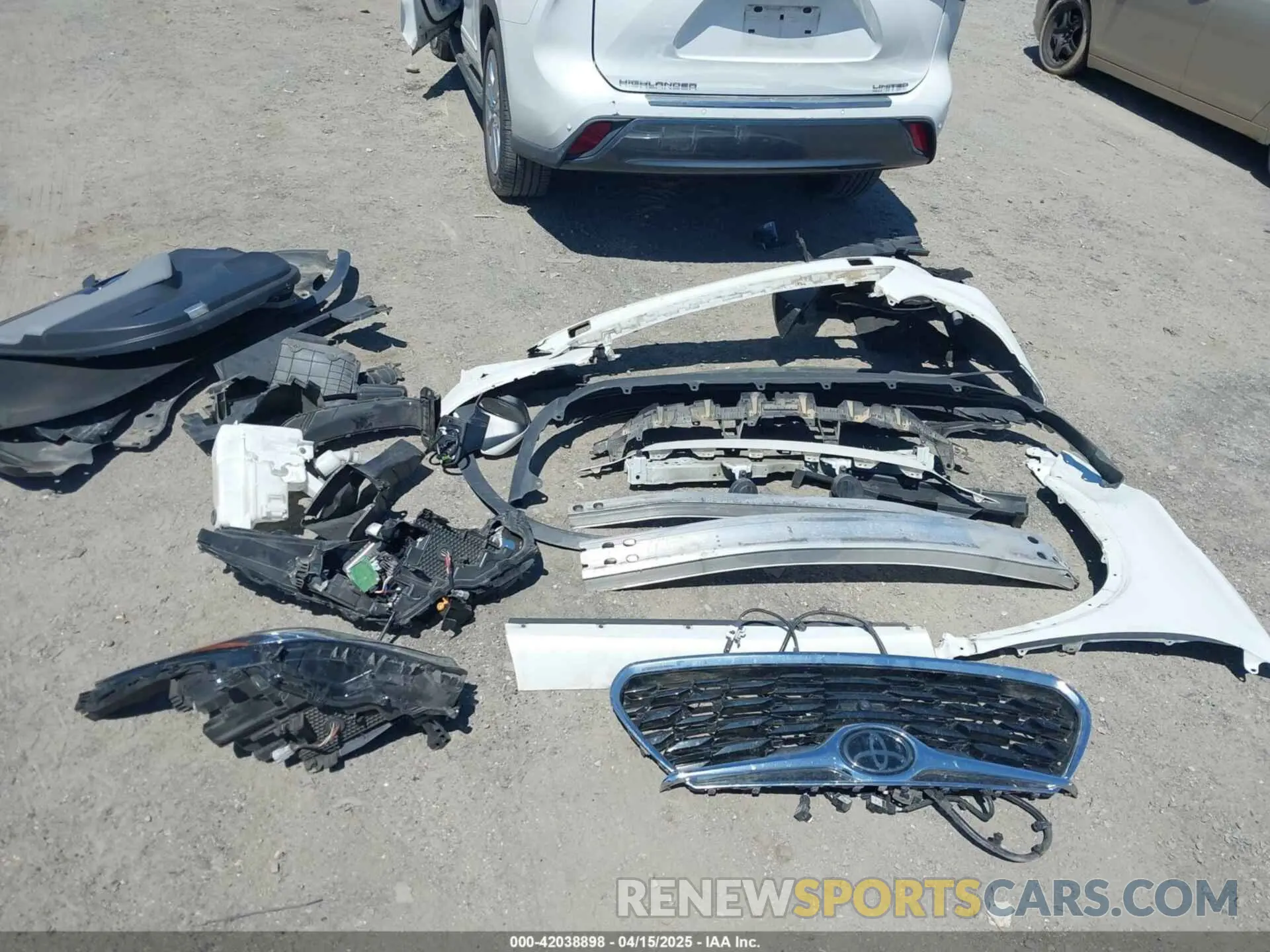12 Photograph of a damaged car 5TDYZRAH7NS093671 TOYOTA HIGHLANDER 2022