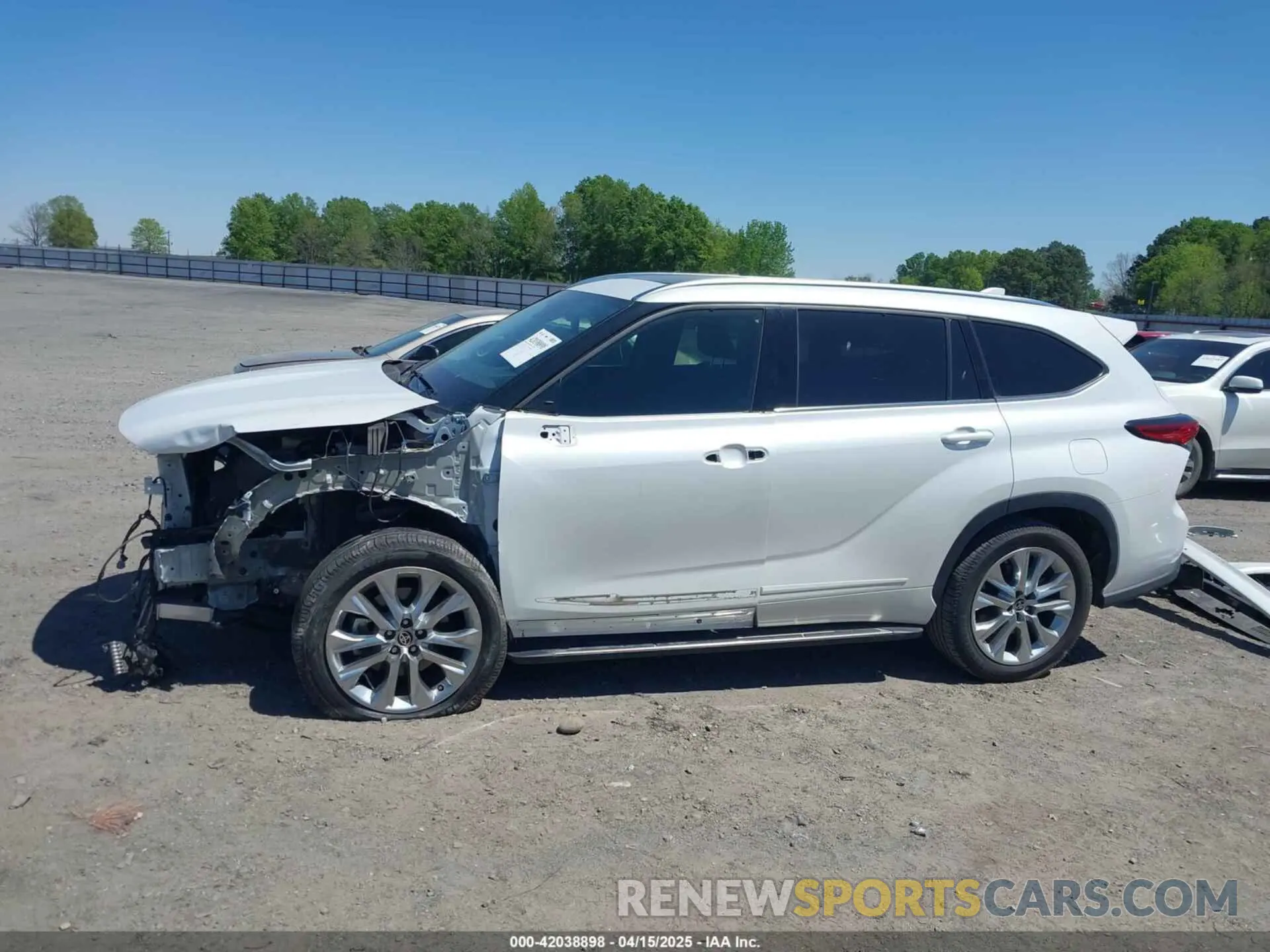 15 Photograph of a damaged car 5TDYZRAH7NS093671 TOYOTA HIGHLANDER 2022