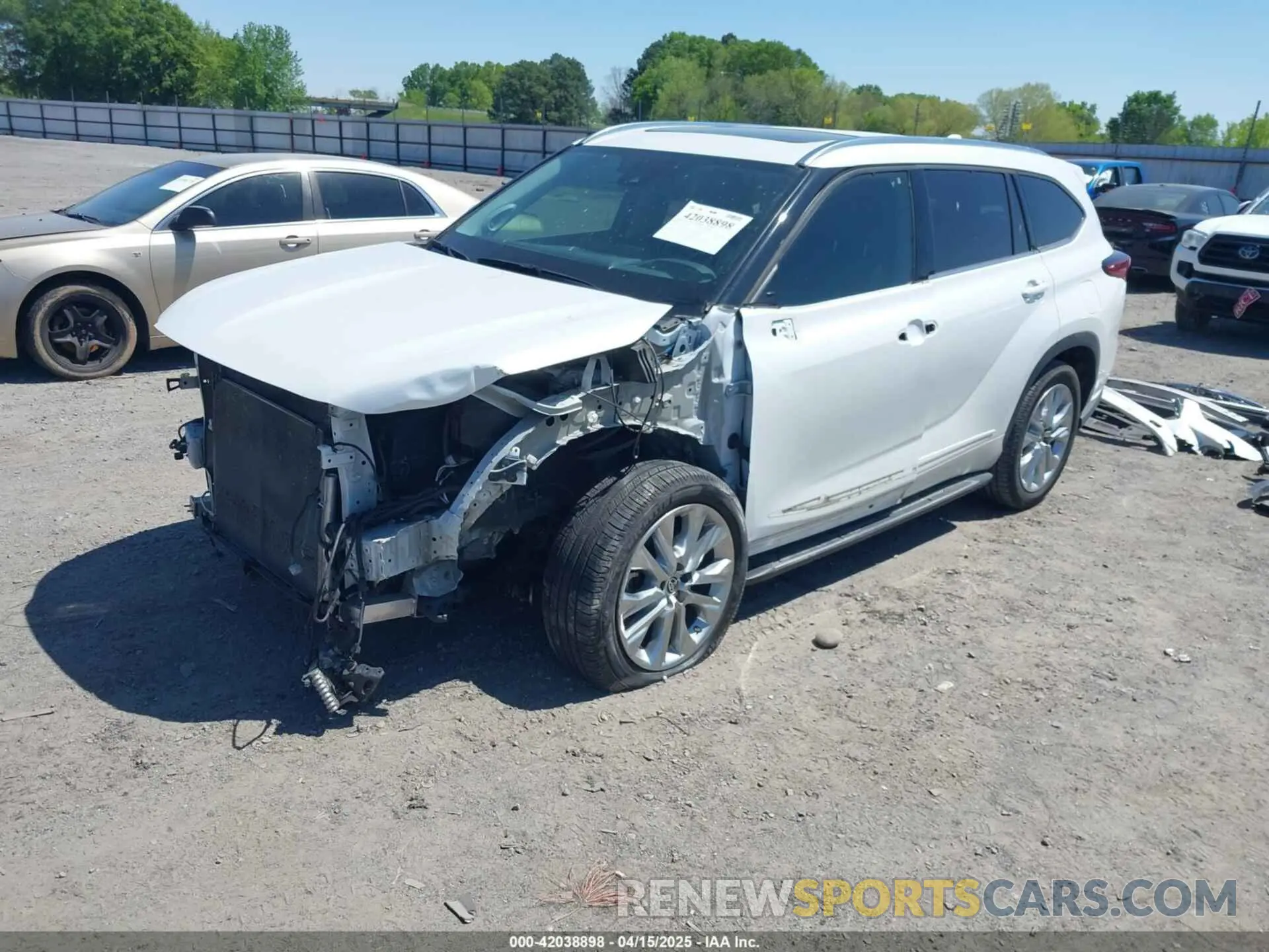 2 Photograph of a damaged car 5TDYZRAH7NS093671 TOYOTA HIGHLANDER 2022