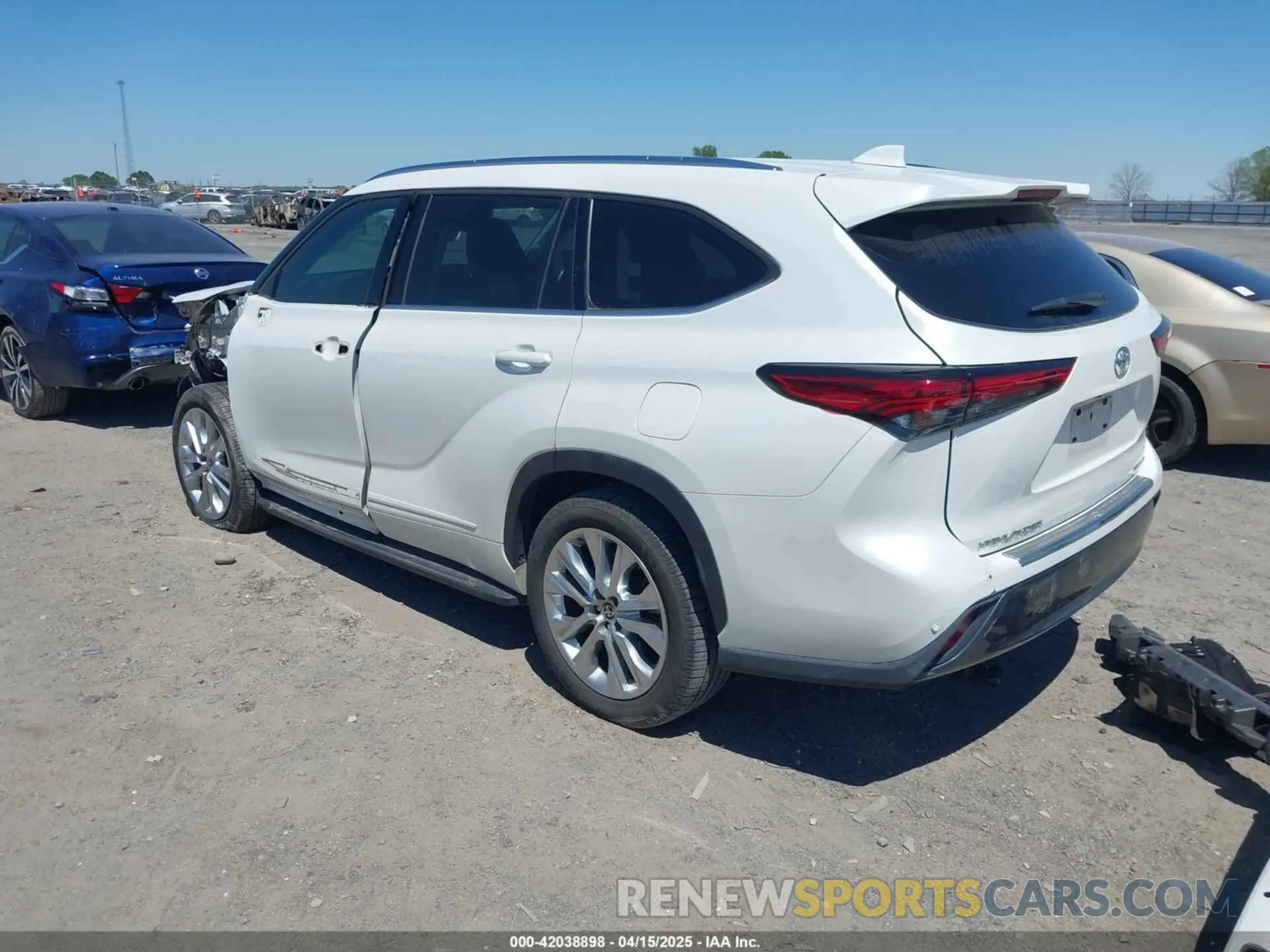3 Photograph of a damaged car 5TDYZRAH7NS093671 TOYOTA HIGHLANDER 2022