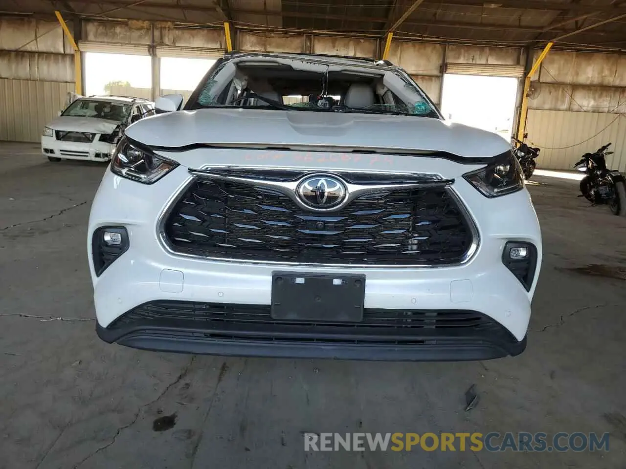 5 Photograph of a damaged car 5TDYZRAHXNS116327 TOYOTA HIGHLANDER 2022