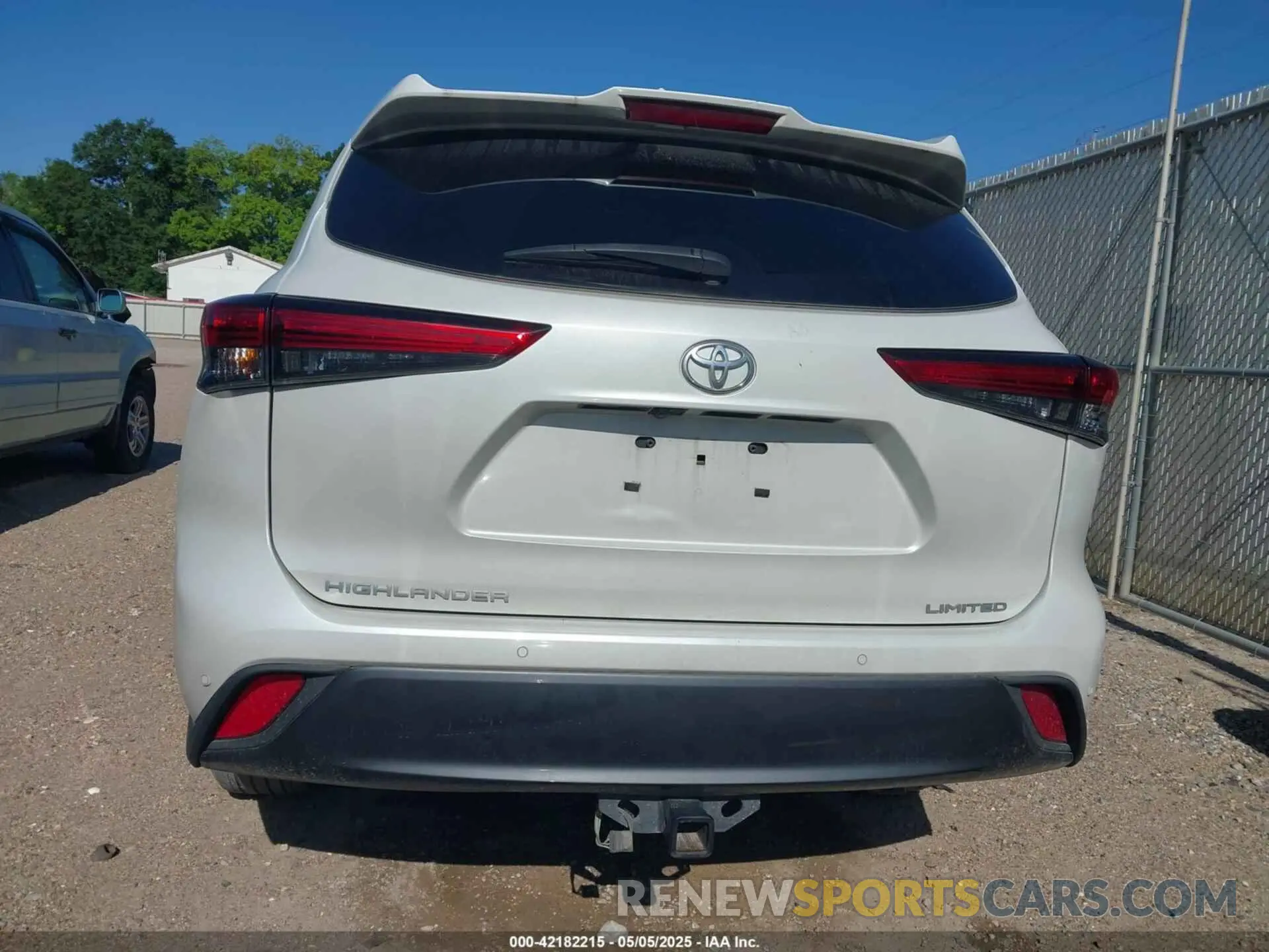 17 Photograph of a damaged car 5TDYZRAHXNS124332 TOYOTA HIGHLANDER 2022