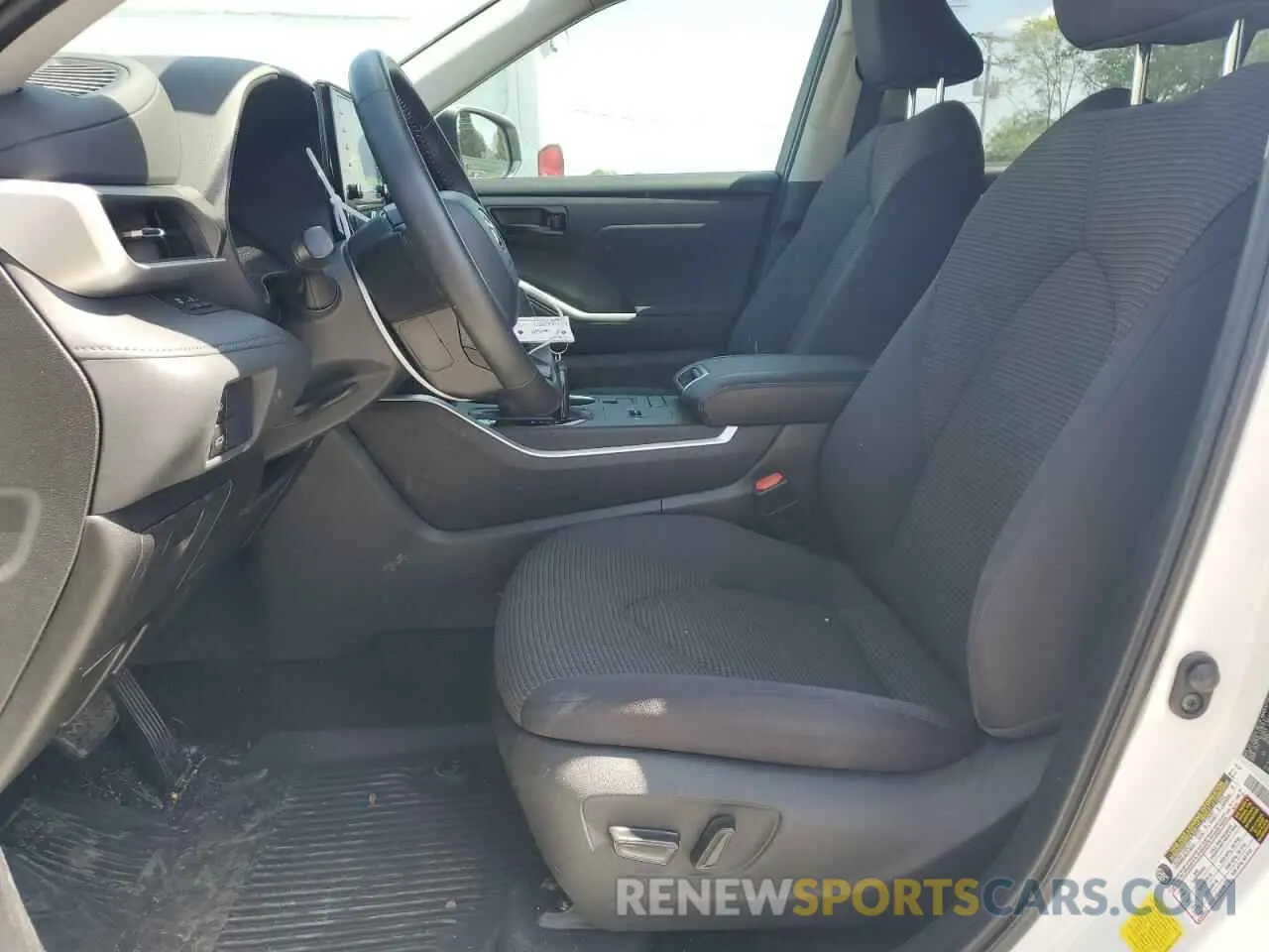 7 Photograph of a damaged car 5TDZARAH0NS516943 TOYOTA HIGHLANDER 2022