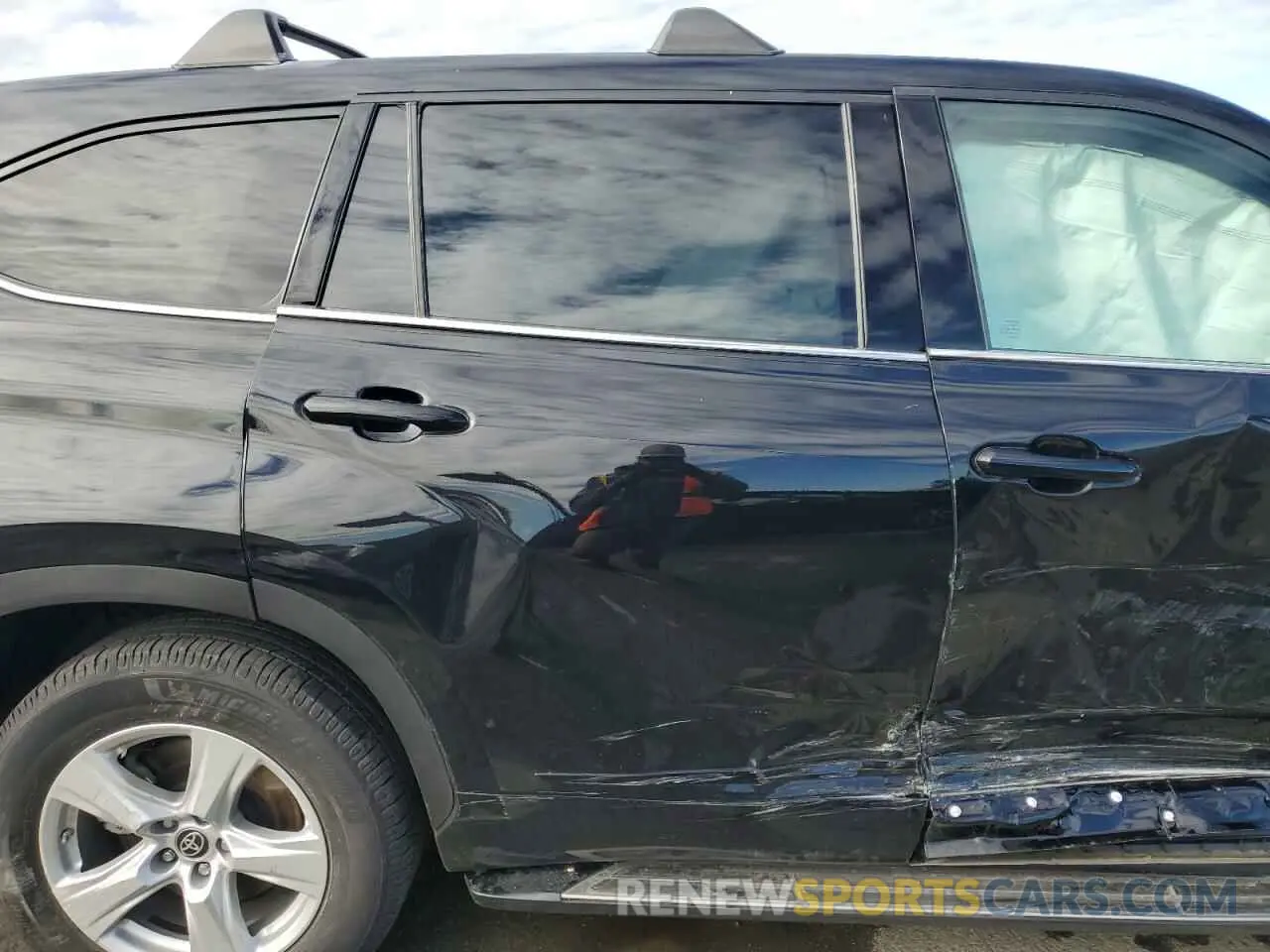 11 Photograph of a damaged car 5TDZARAH1NS516238 TOYOTA HIGHLANDER 2022