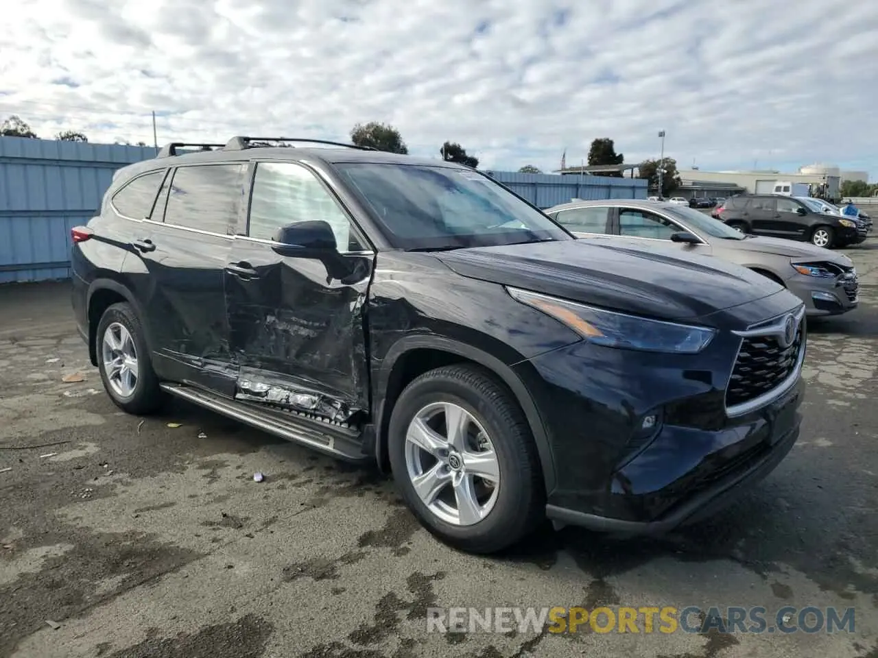 4 Photograph of a damaged car 5TDZARAH1NS516238 TOYOTA HIGHLANDER 2022