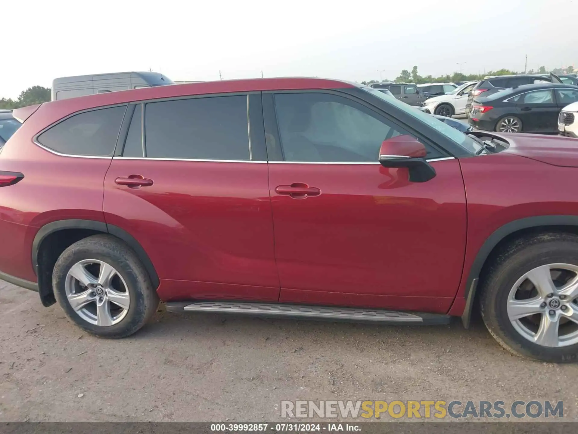 13 Photograph of a damaged car 5TDZARAH1NS516904 TOYOTA HIGHLANDER 2022