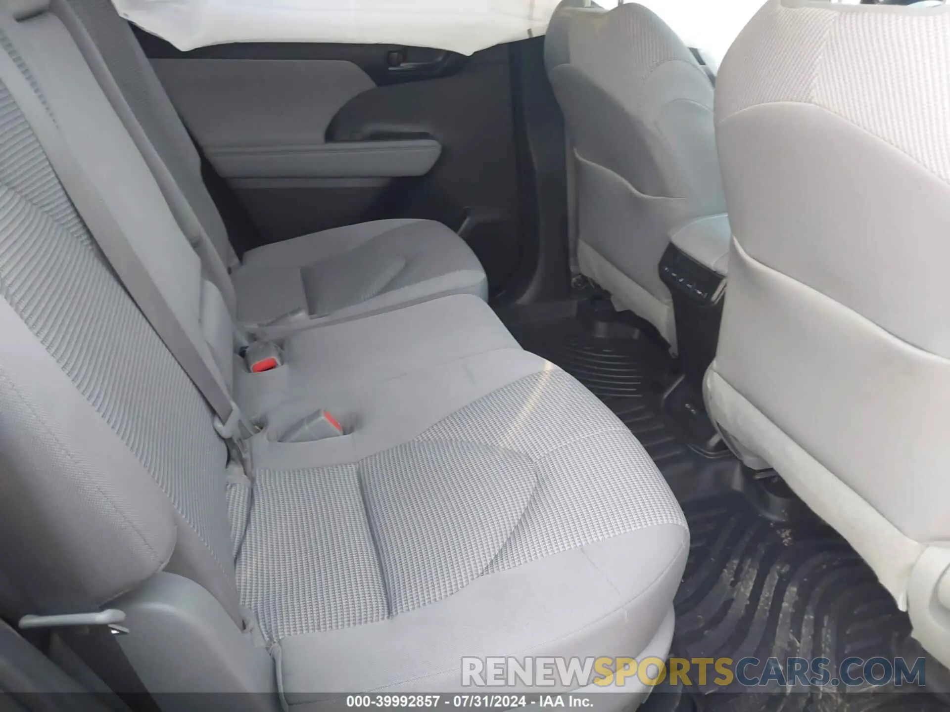8 Photograph of a damaged car 5TDZARAH1NS516904 TOYOTA HIGHLANDER 2022
