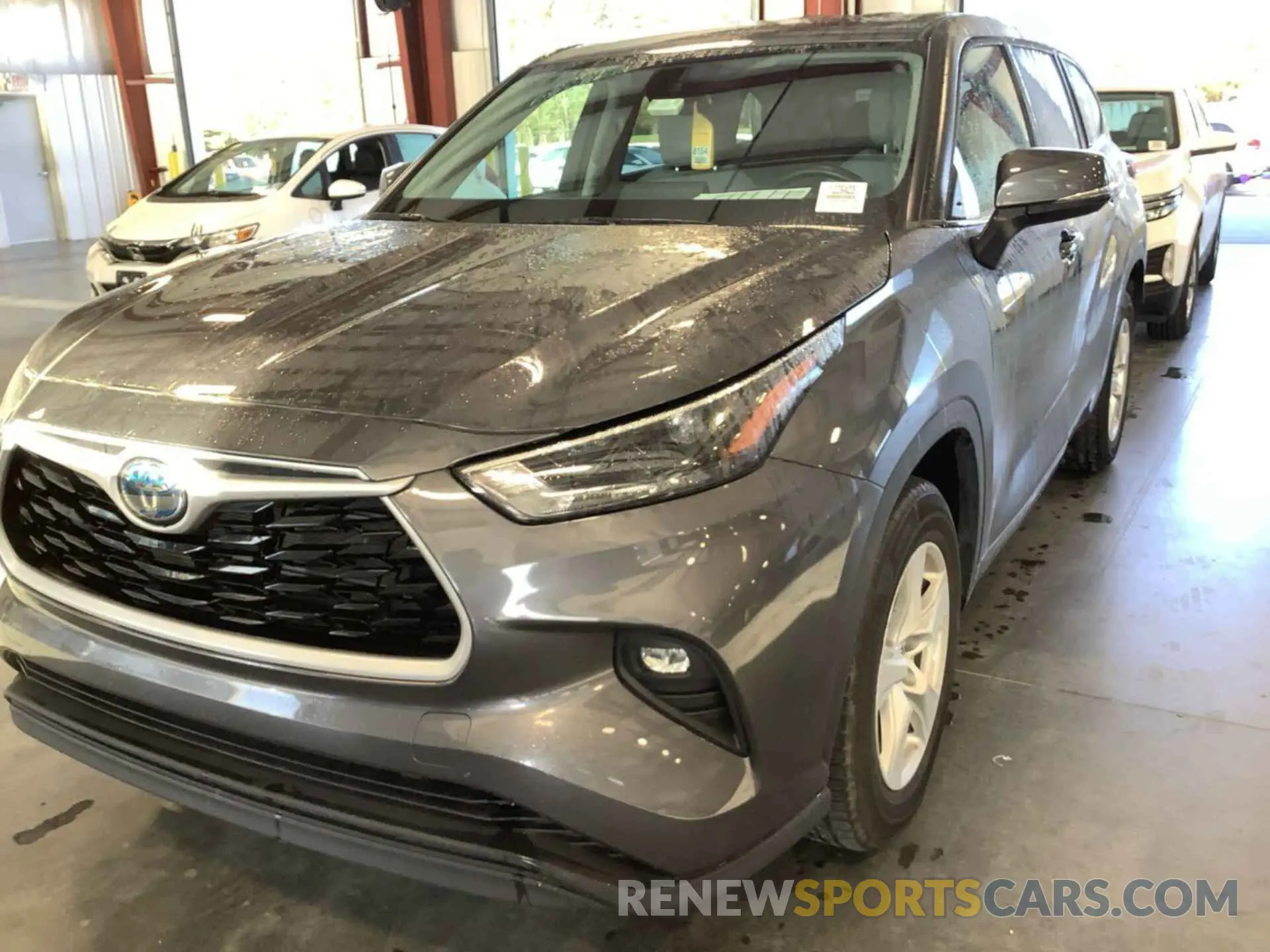 19 Photograph of a damaged car 5TDZARAH1NS517163 TOYOTA HIGHLANDER 2022