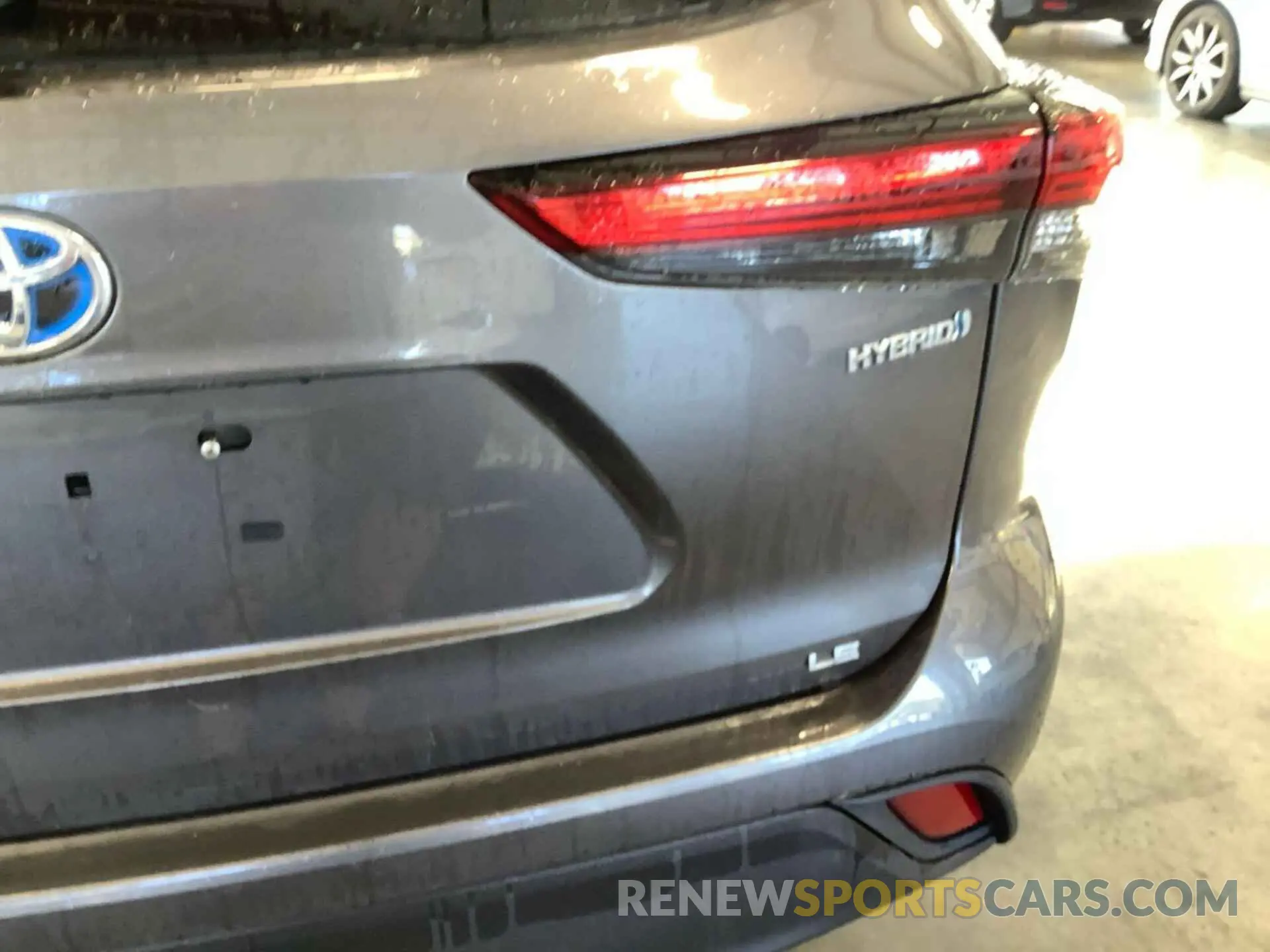27 Photograph of a damaged car 5TDZARAH1NS517163 TOYOTA HIGHLANDER 2022
