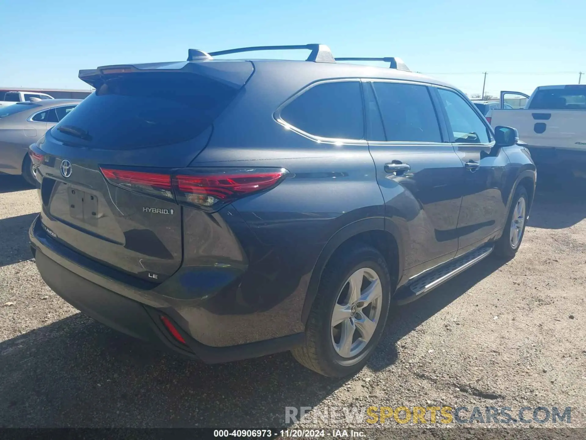4 Photograph of a damaged car 5TDZARAH3NS514796 TOYOTA HIGHLANDER 2022