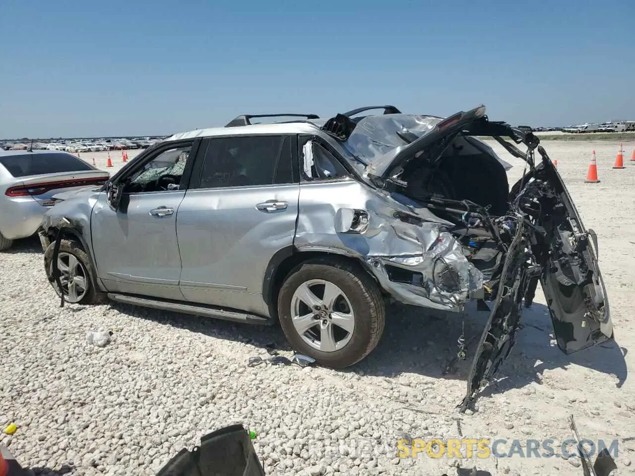 2 Photograph of a damaged car 5TDZARAH7NS516194 TOYOTA HIGHLANDER 2022