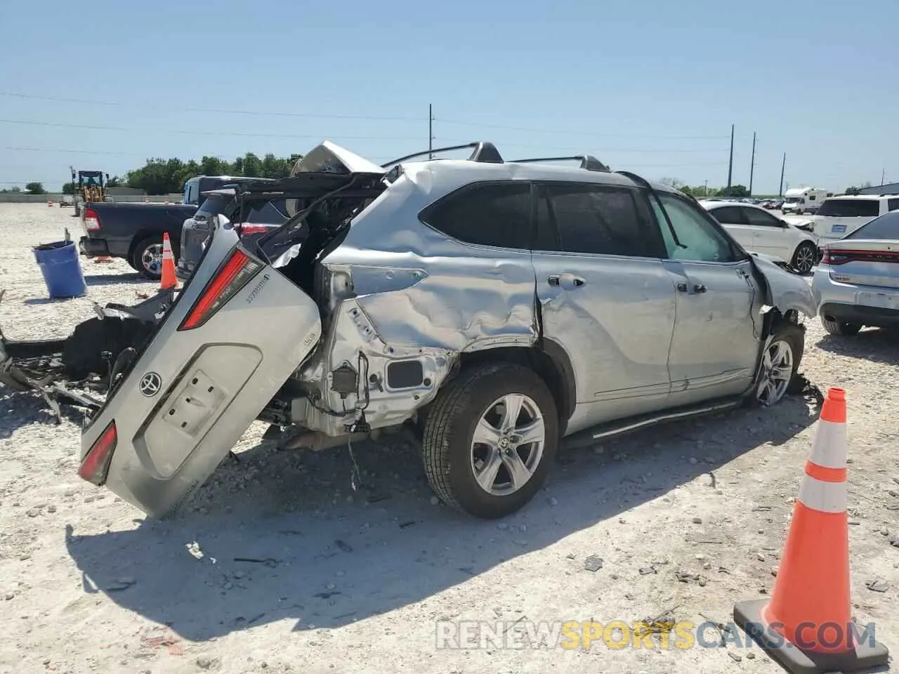 3 Photograph of a damaged car 5TDZARAH7NS516194 TOYOTA HIGHLANDER 2022