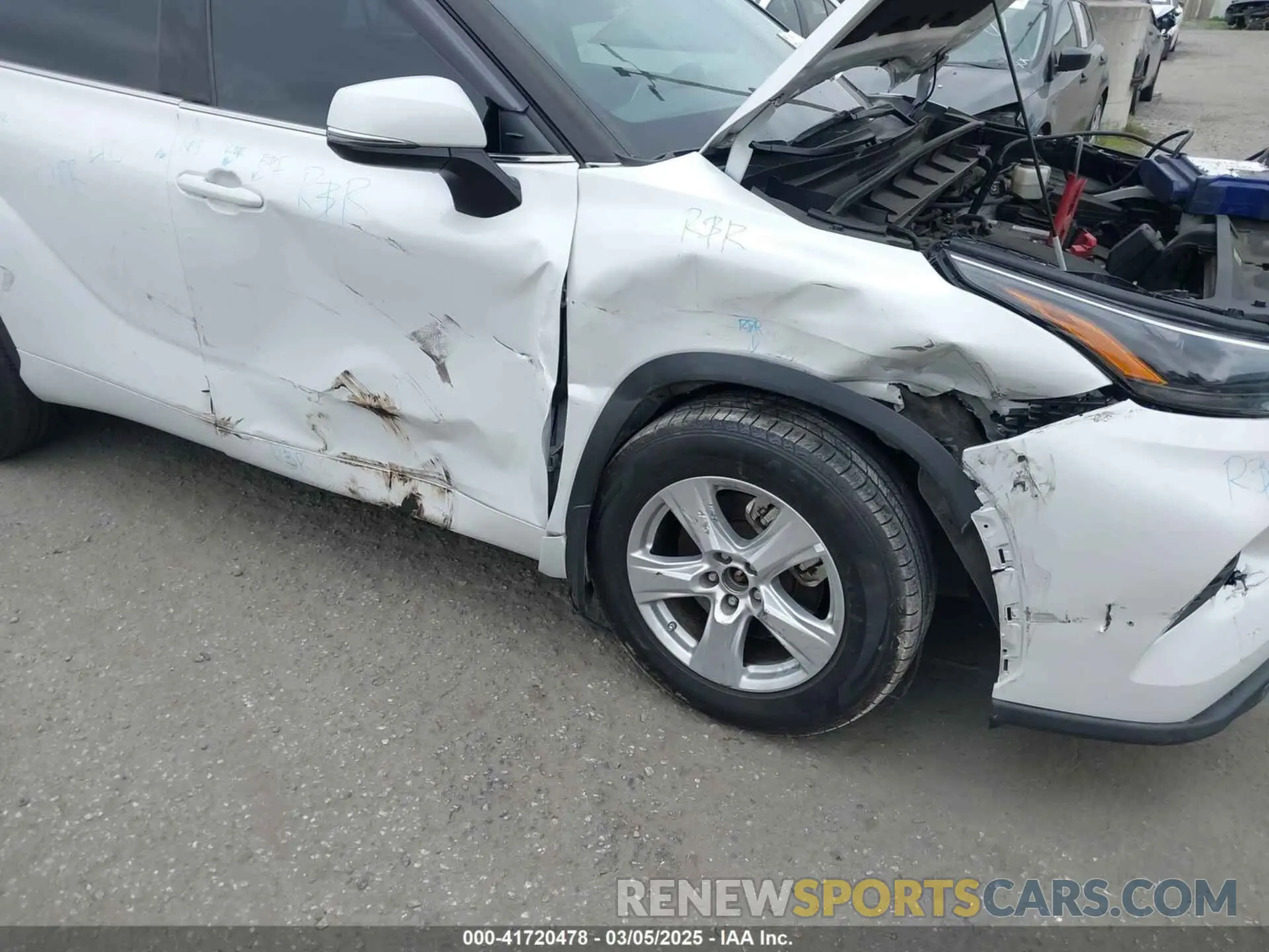 12 Photograph of a damaged car 5TDZZRAH0NS553211 TOYOTA HIGHLANDER 2022