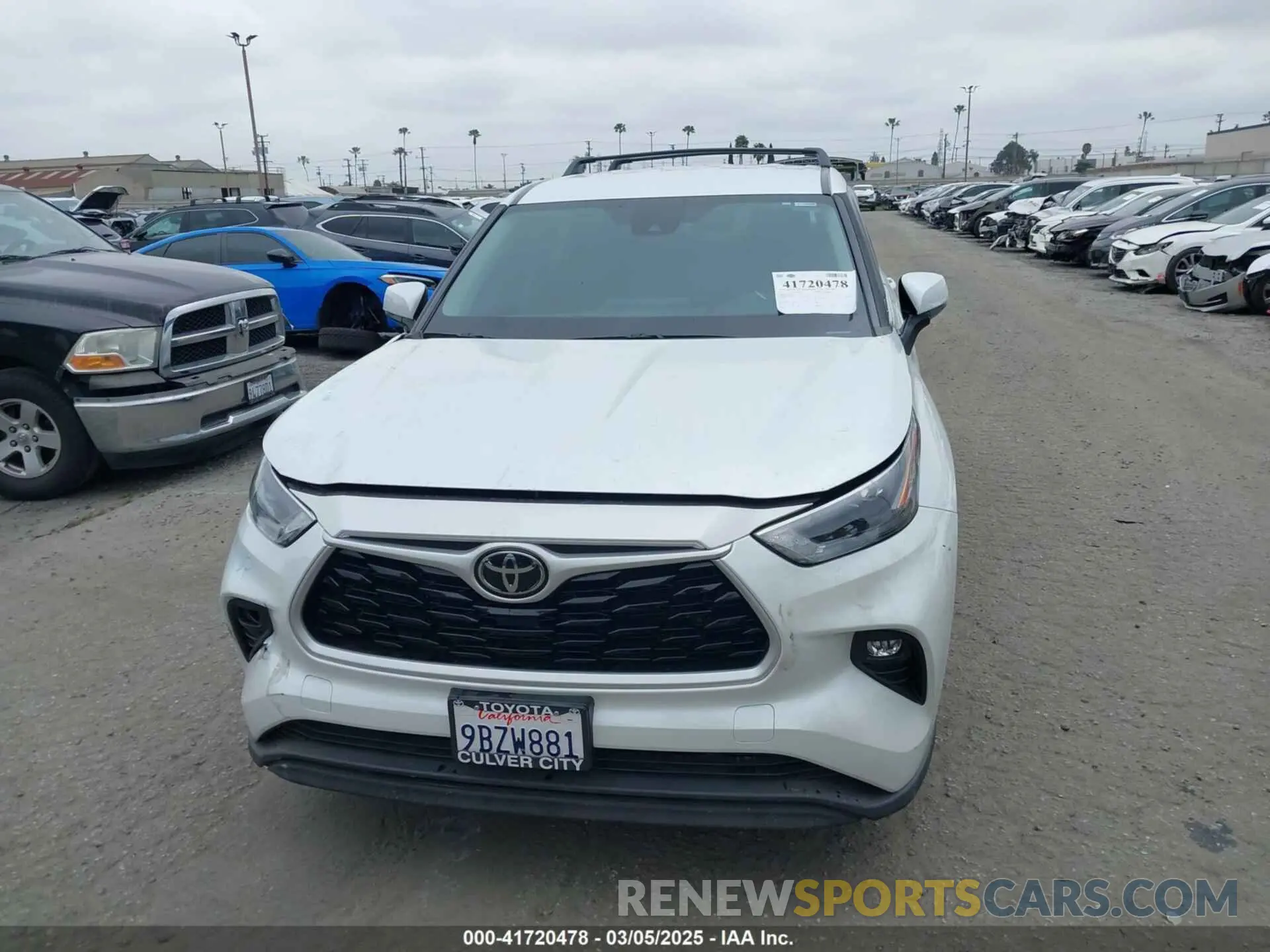 13 Photograph of a damaged car 5TDZZRAH0NS553211 TOYOTA HIGHLANDER 2022