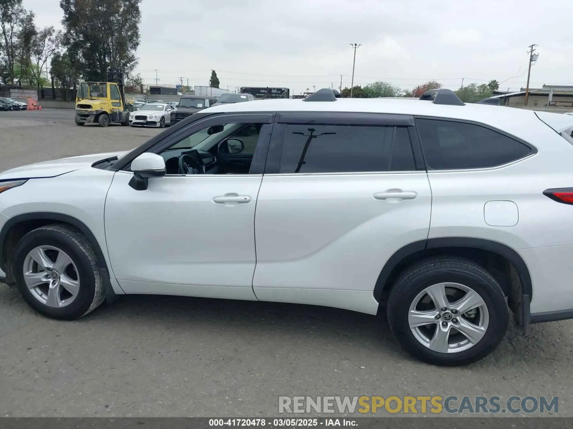 15 Photograph of a damaged car 5TDZZRAH0NS553211 TOYOTA HIGHLANDER 2022