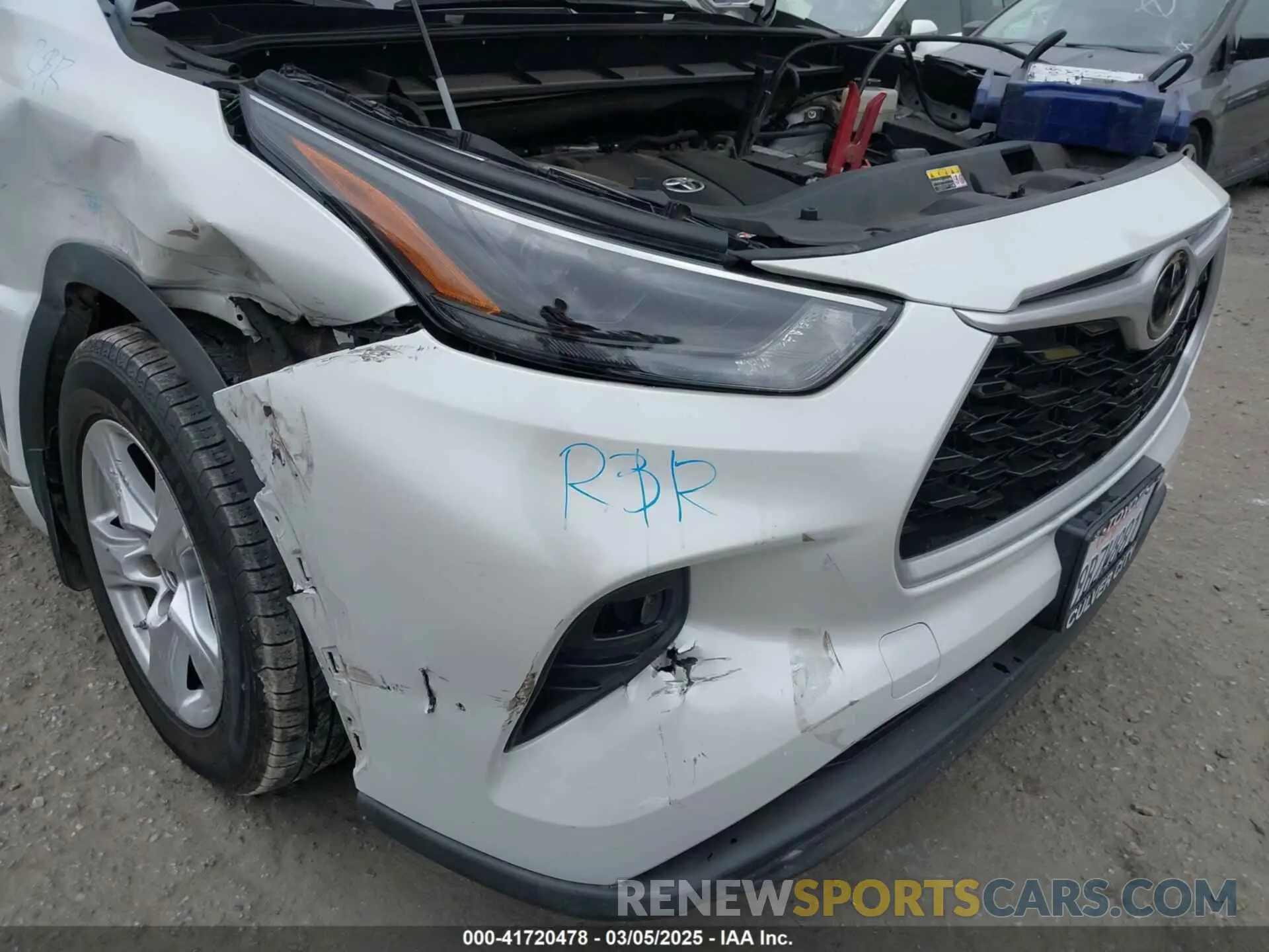 18 Photograph of a damaged car 5TDZZRAH0NS553211 TOYOTA HIGHLANDER 2022
