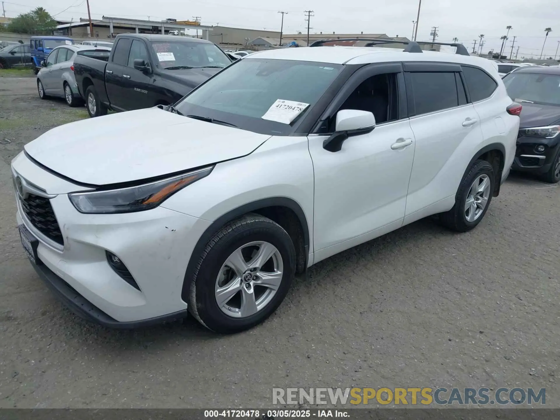 2 Photograph of a damaged car 5TDZZRAH0NS553211 TOYOTA HIGHLANDER 2022