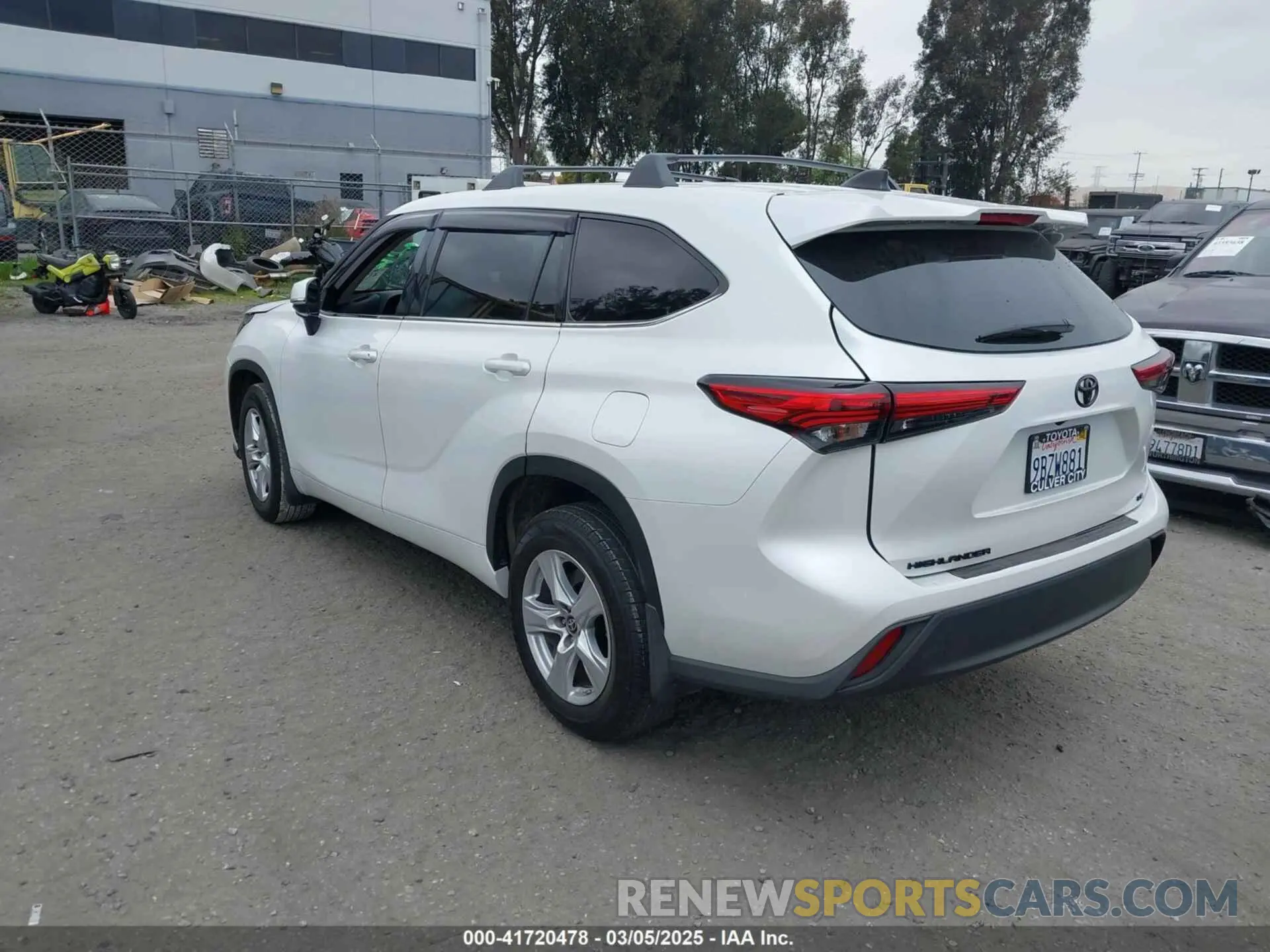 3 Photograph of a damaged car 5TDZZRAH0NS553211 TOYOTA HIGHLANDER 2022