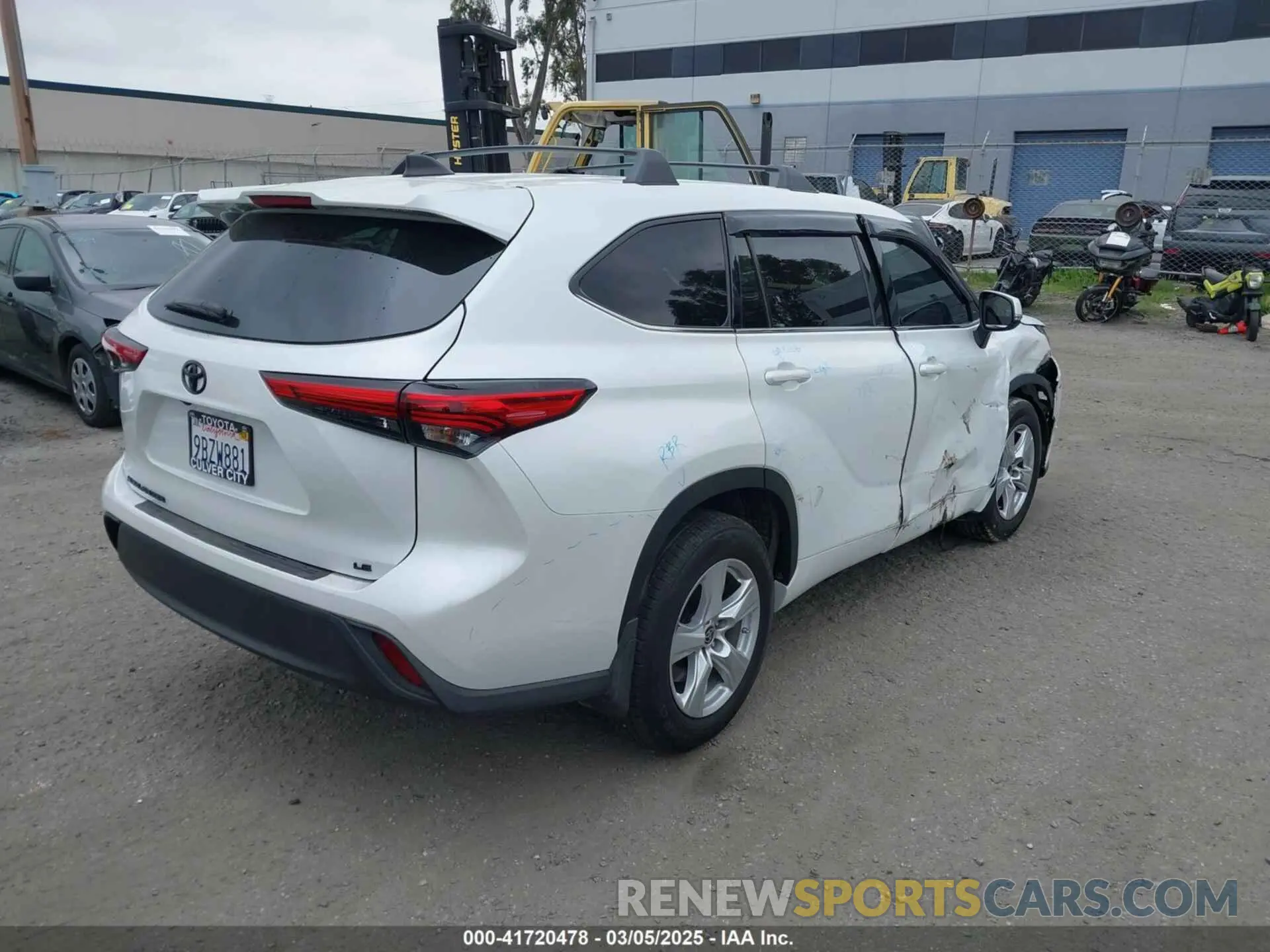 4 Photograph of a damaged car 5TDZZRAH0NS553211 TOYOTA HIGHLANDER 2022